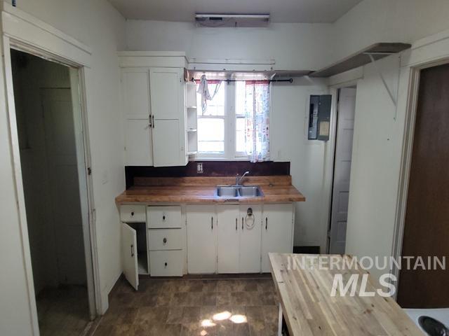 704 E Grove Ave Property Photo 5