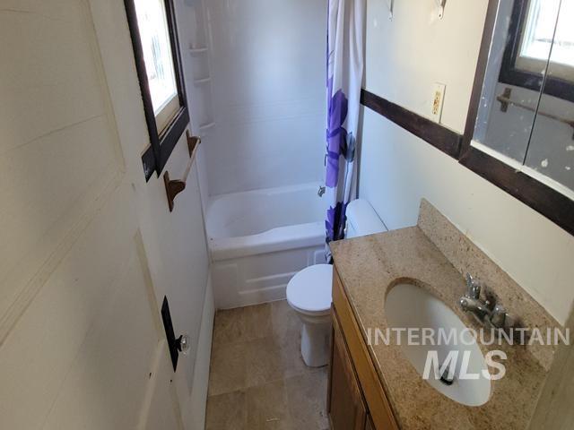 704 E Grove Ave Property Photo 9