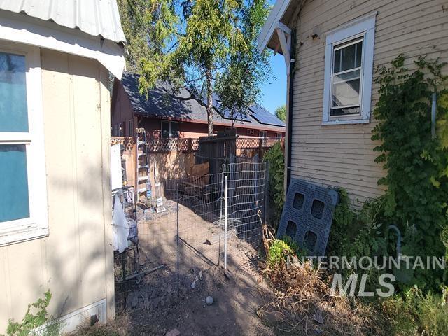 704 E Grove Ave Property Photo 15