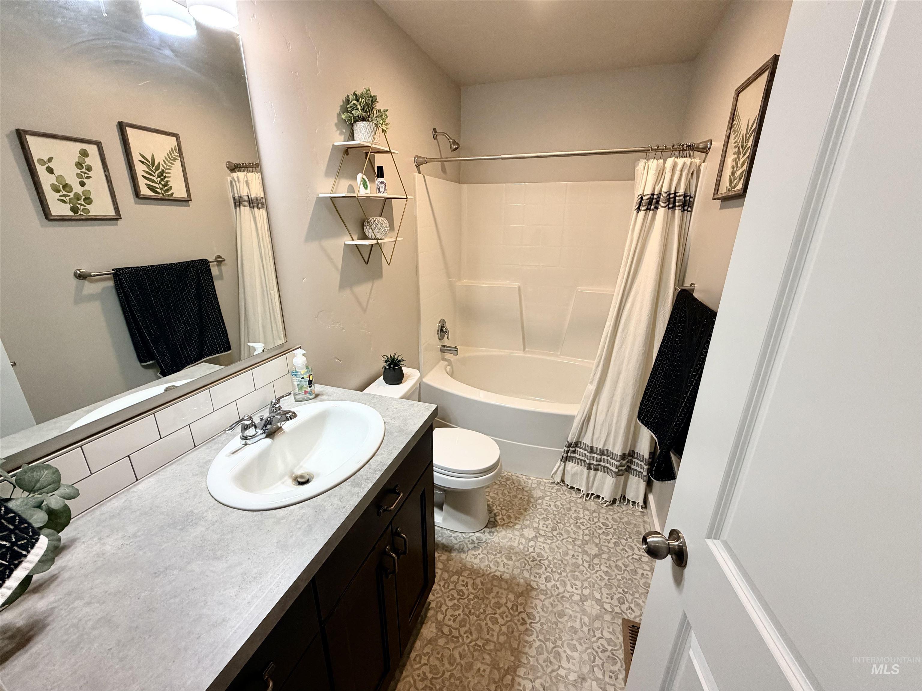 374 Beal Cir Property Photo 17