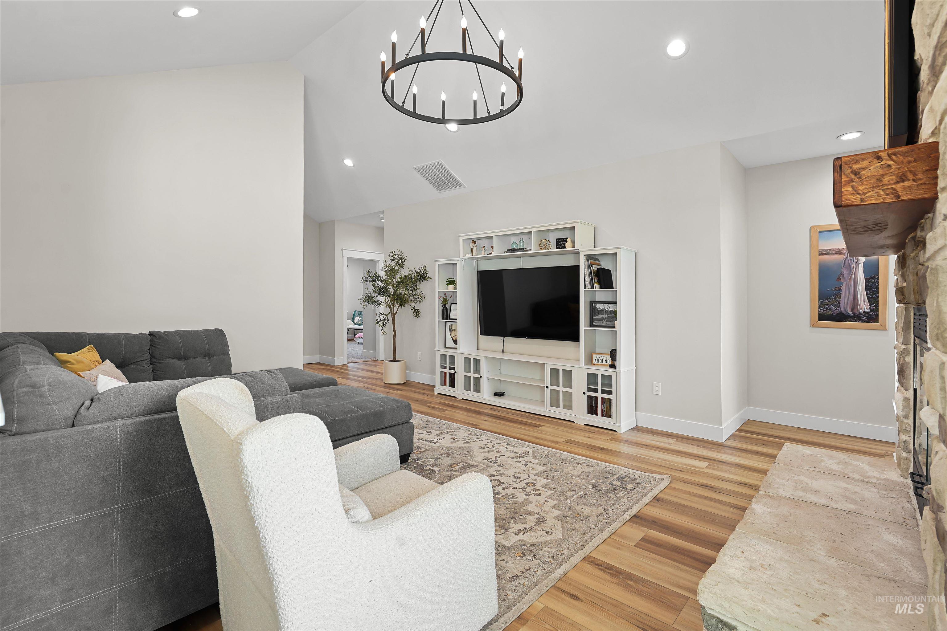 245 South Hills Property Photo 4