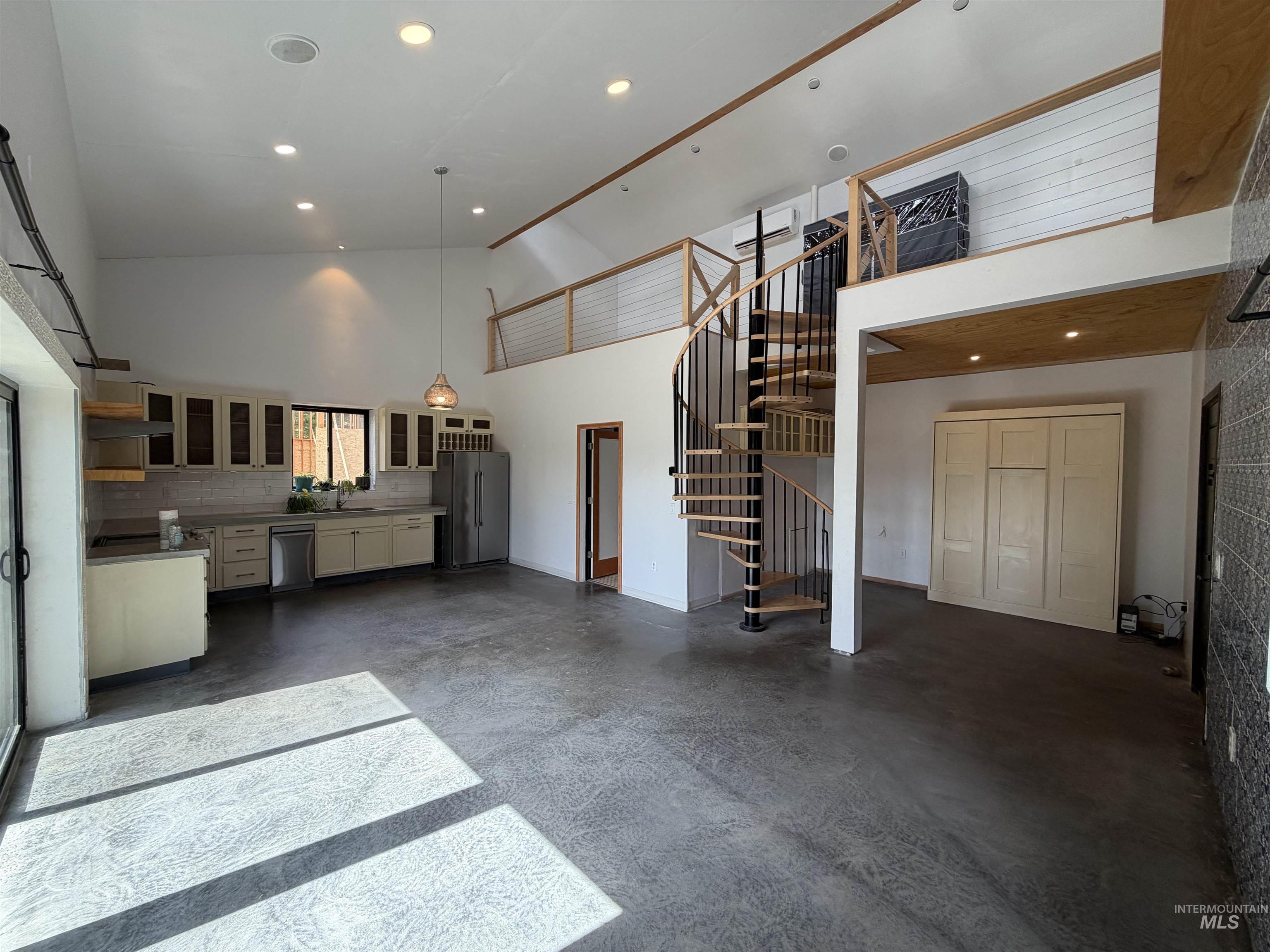 1004 Forest Lane Property Photo 4