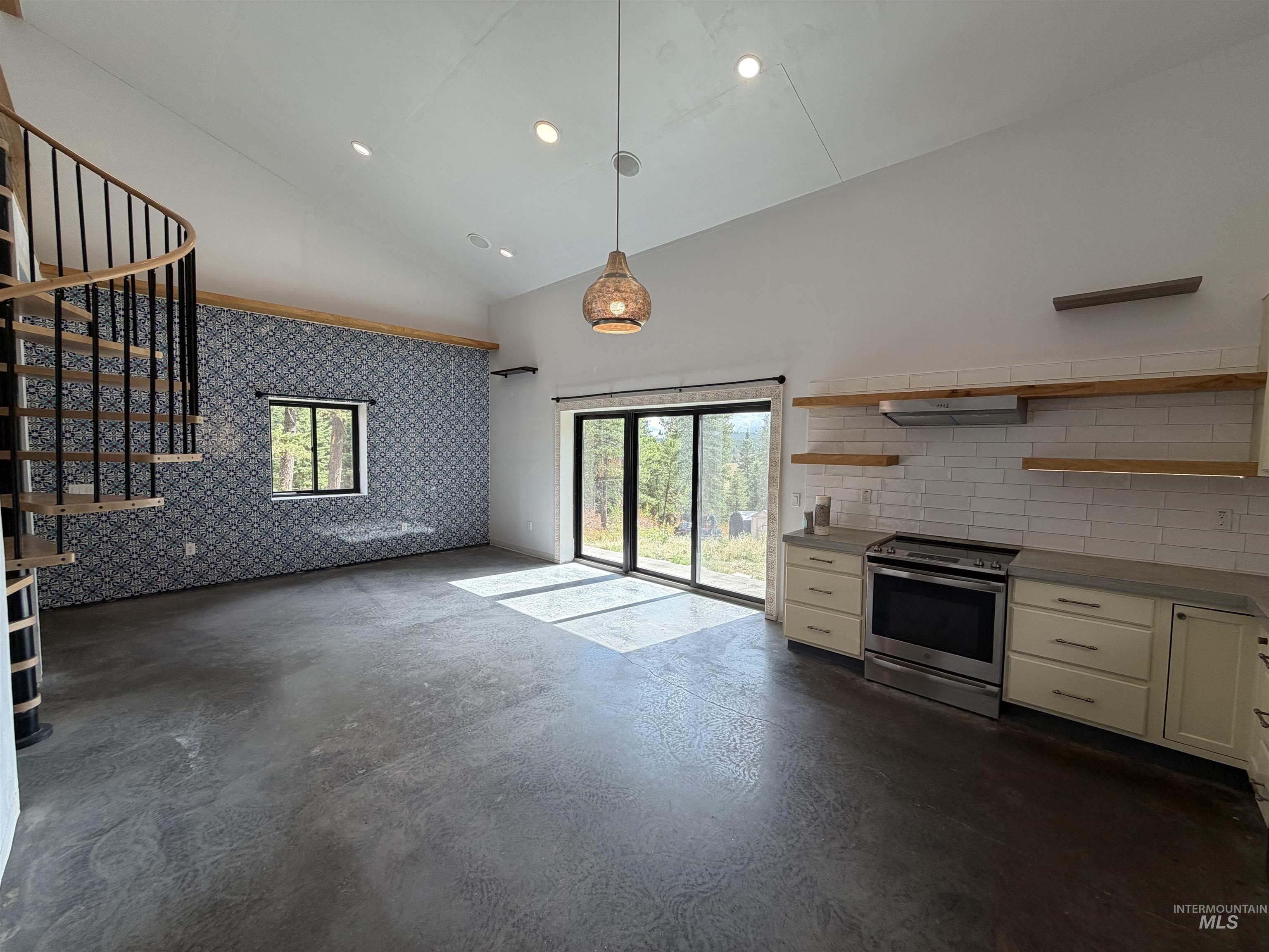 1004 Forest Lane Property Photo 6