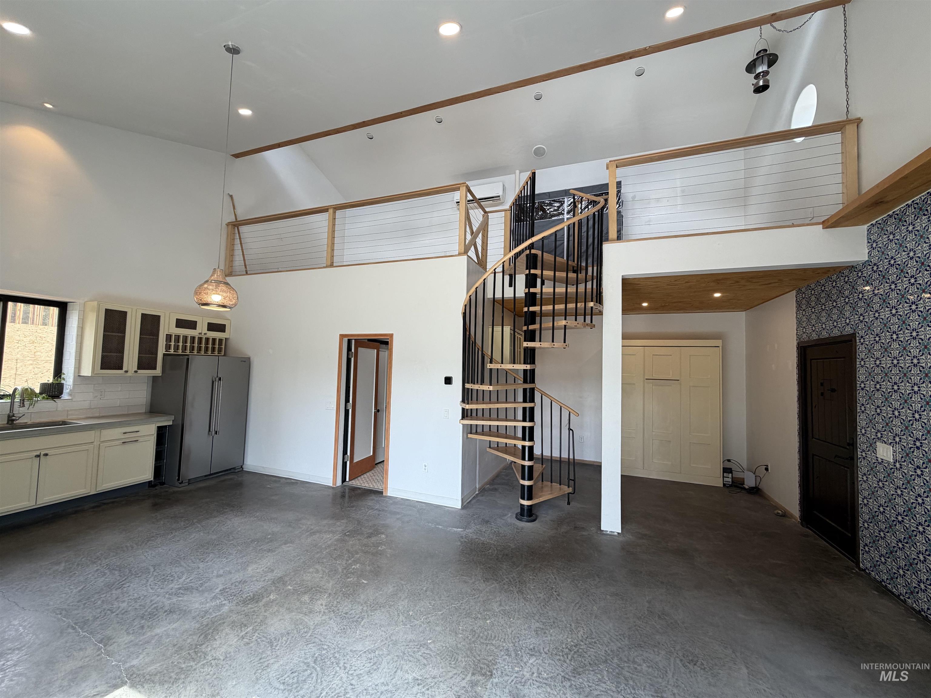 1004 Forest Lane Property Photo 8