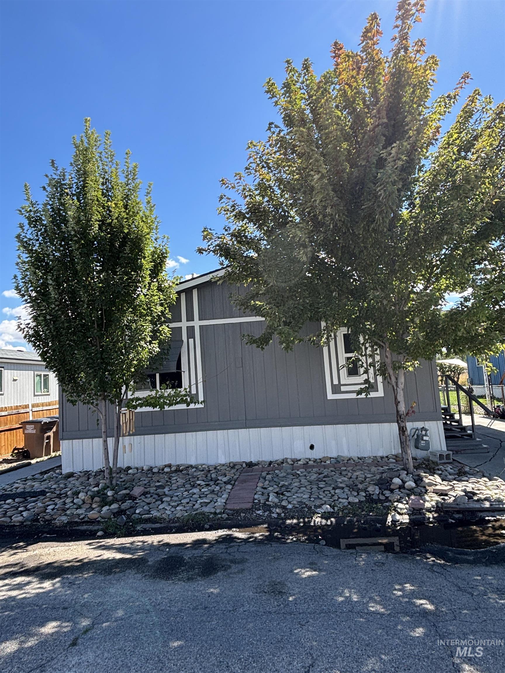 701 Monte Vista Dr Property Photo 1