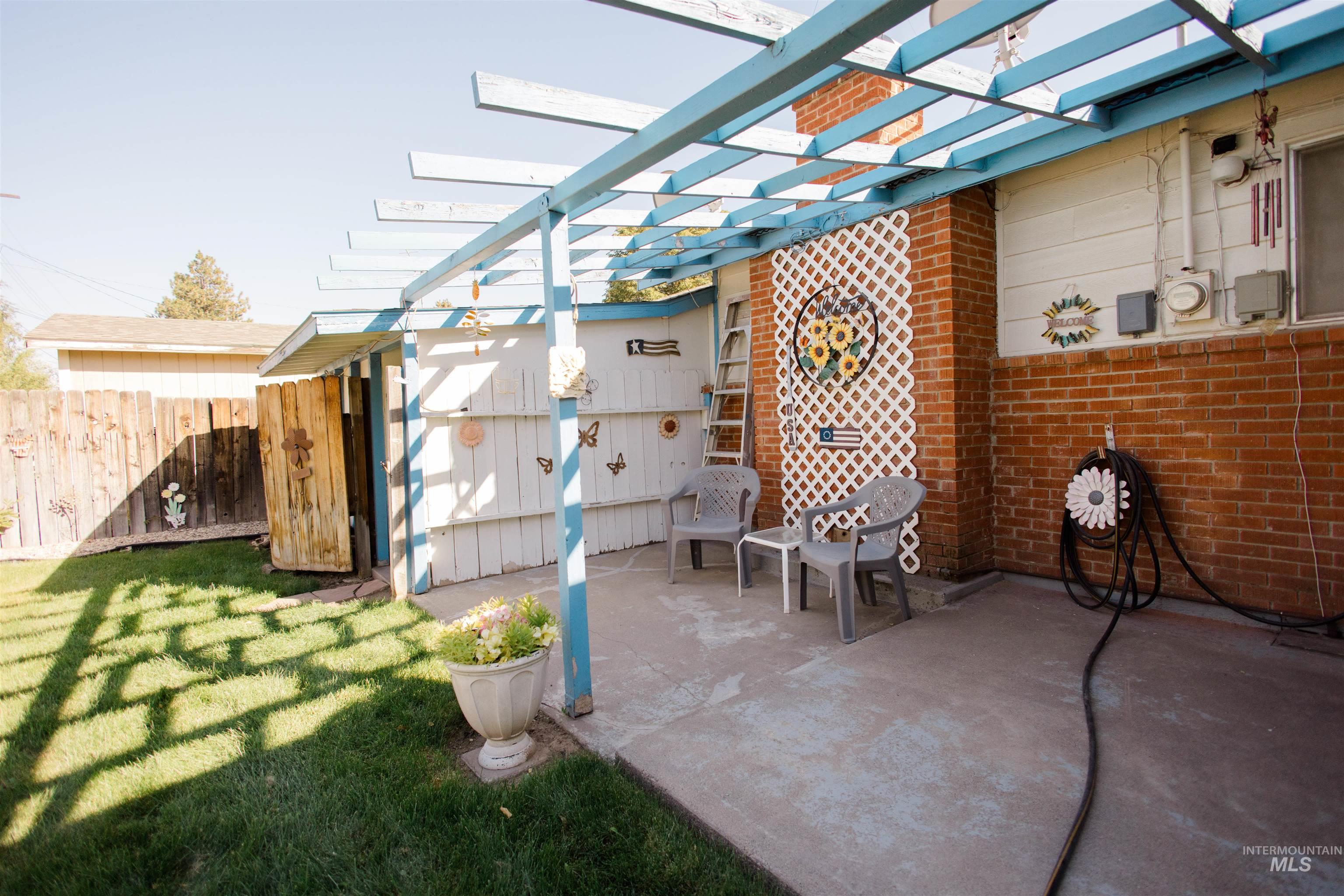 860 E 16th N Property Photo 39