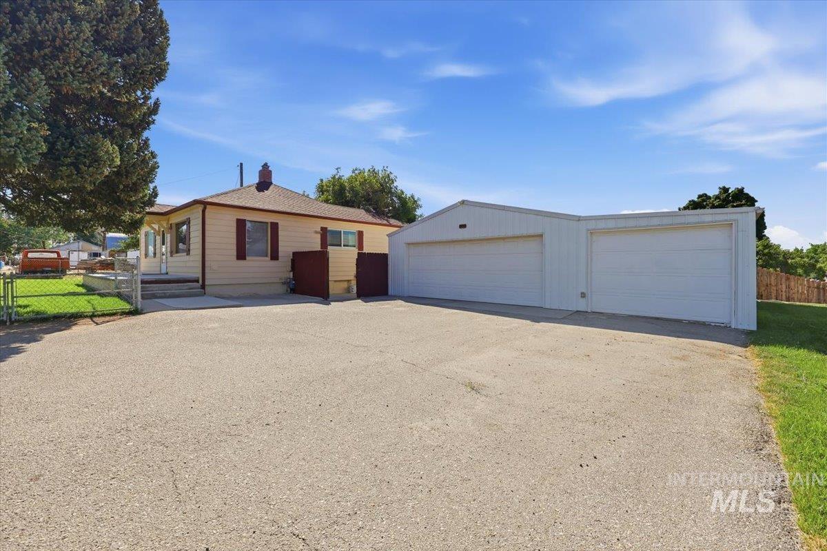 2909 Port Street Property Photo 3