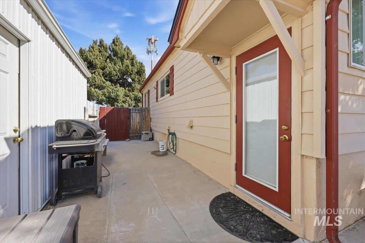 2909 Port Street Property Photo 5