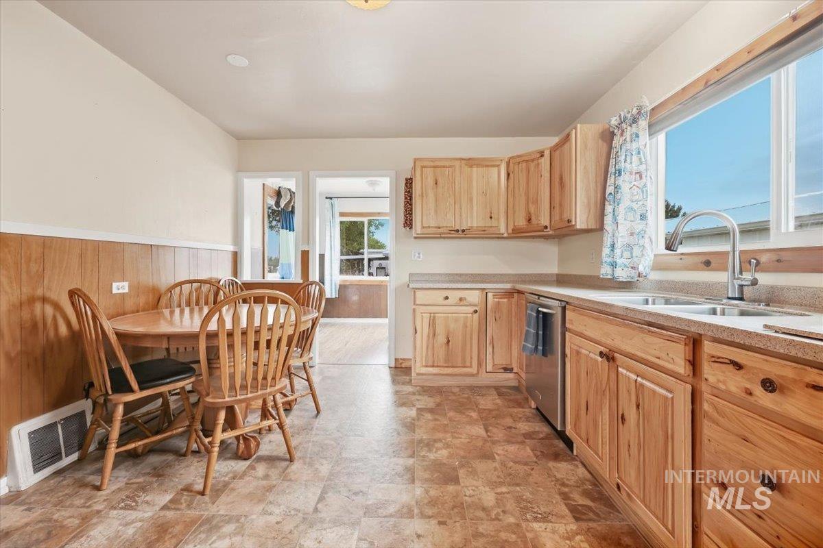 2909 Port Street Property Photo 11