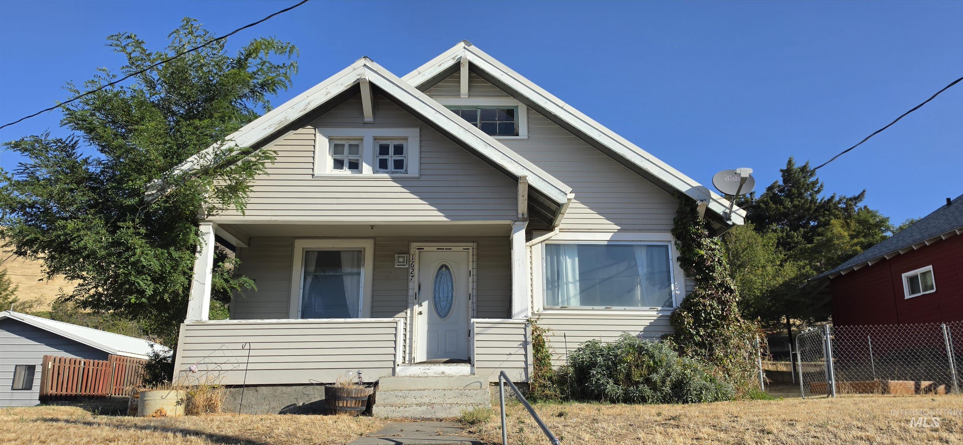 1627 Main Property Photo 1