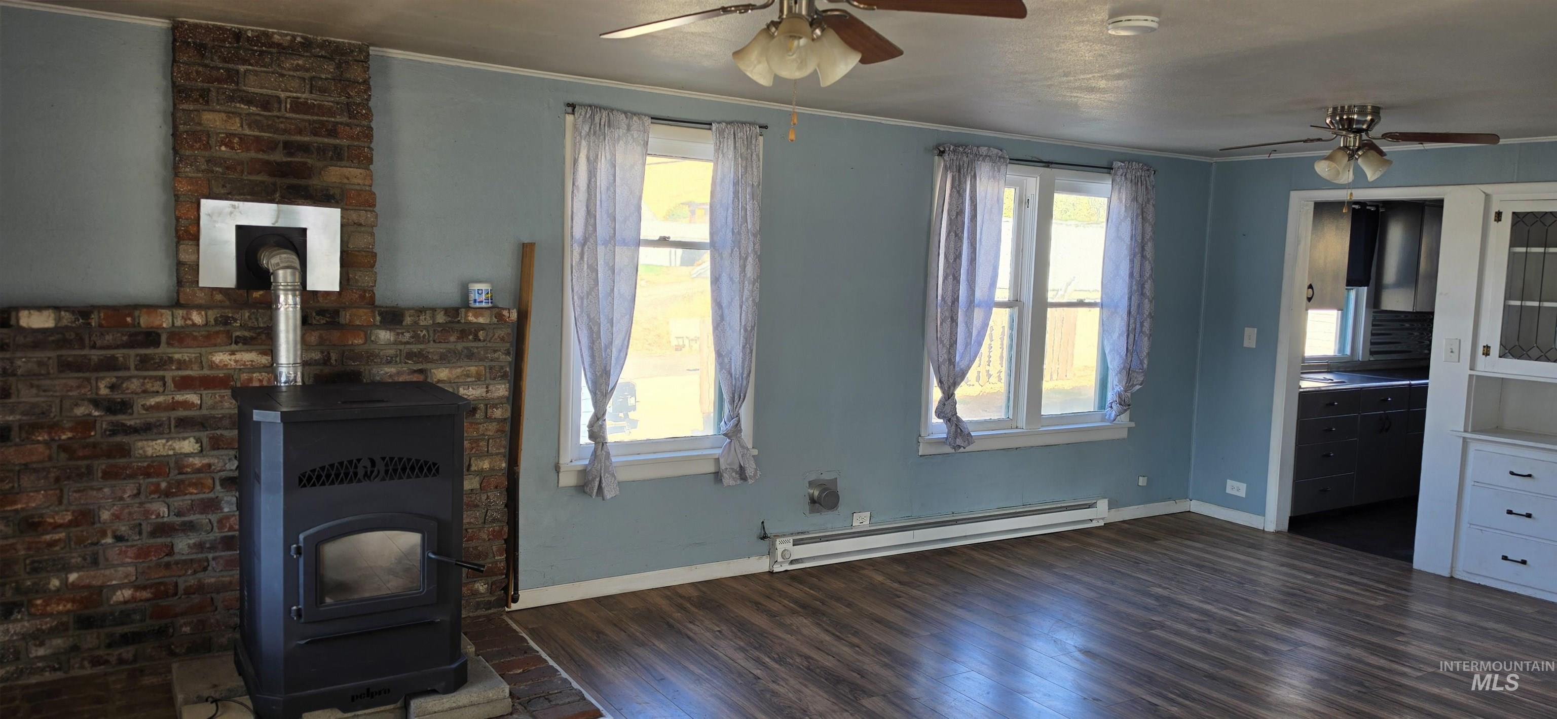 1627 Main Property Photo 3