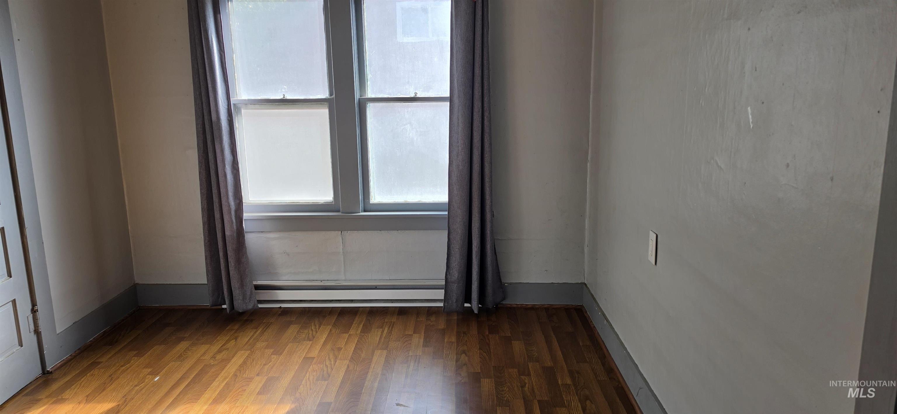 1627 Main Property Photo 4