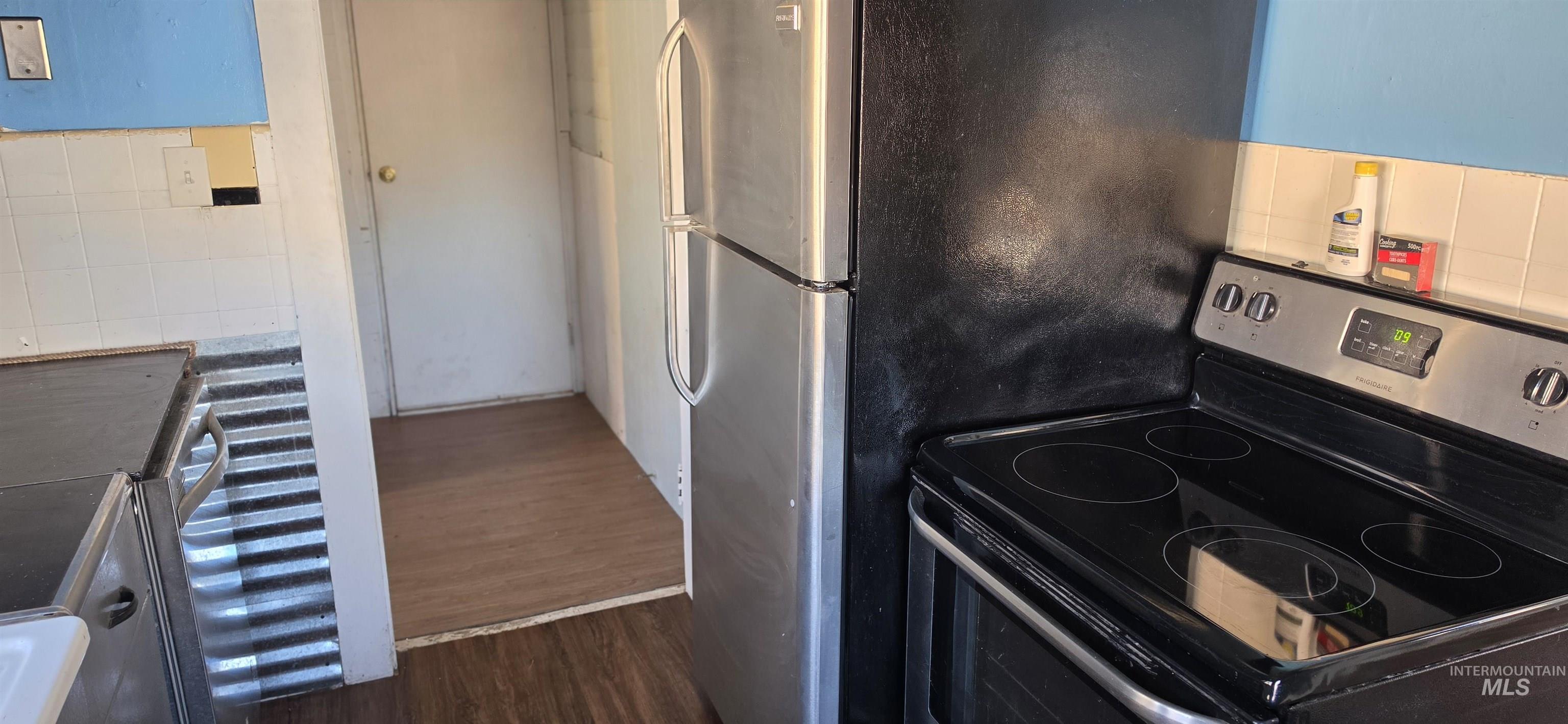 1627 Main Property Photo 8