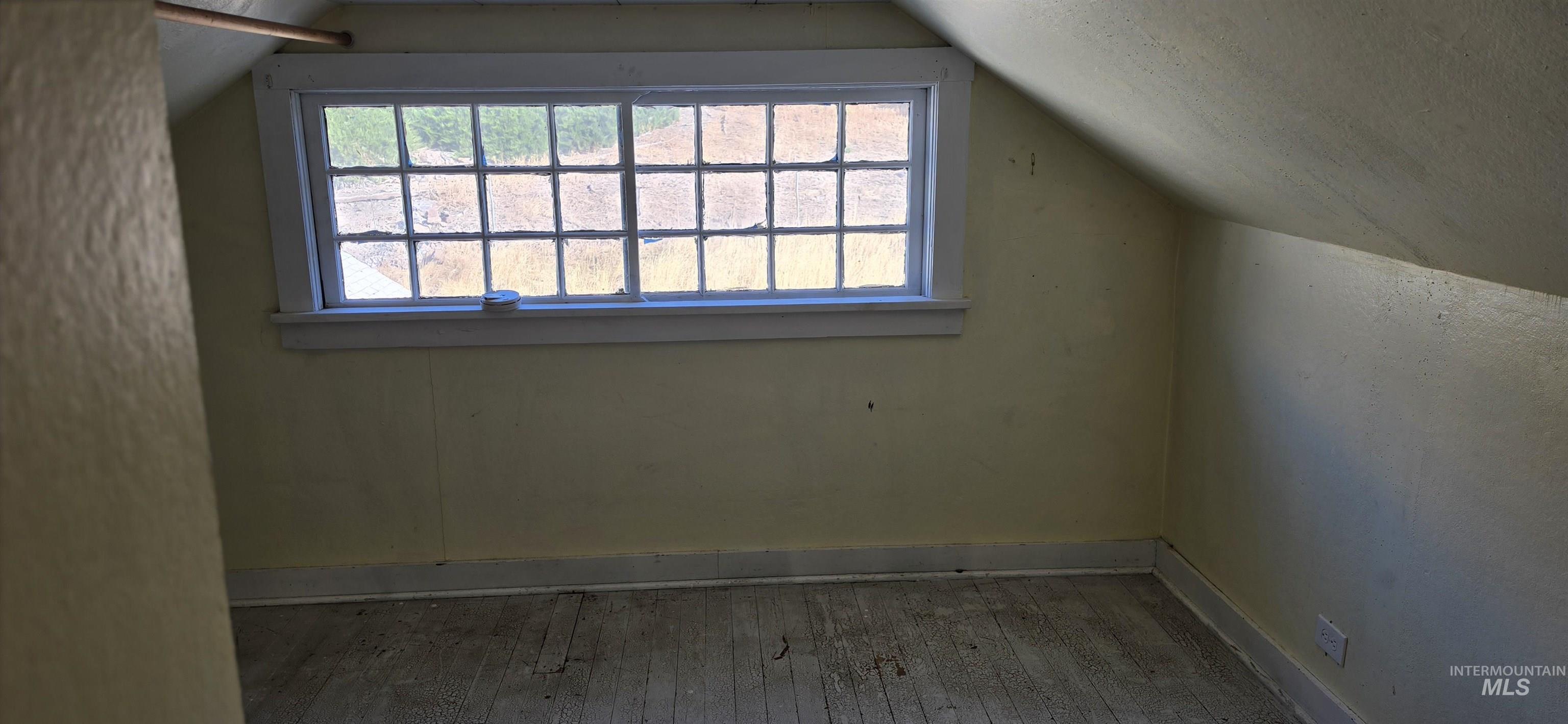 1627 Main Property Photo 19