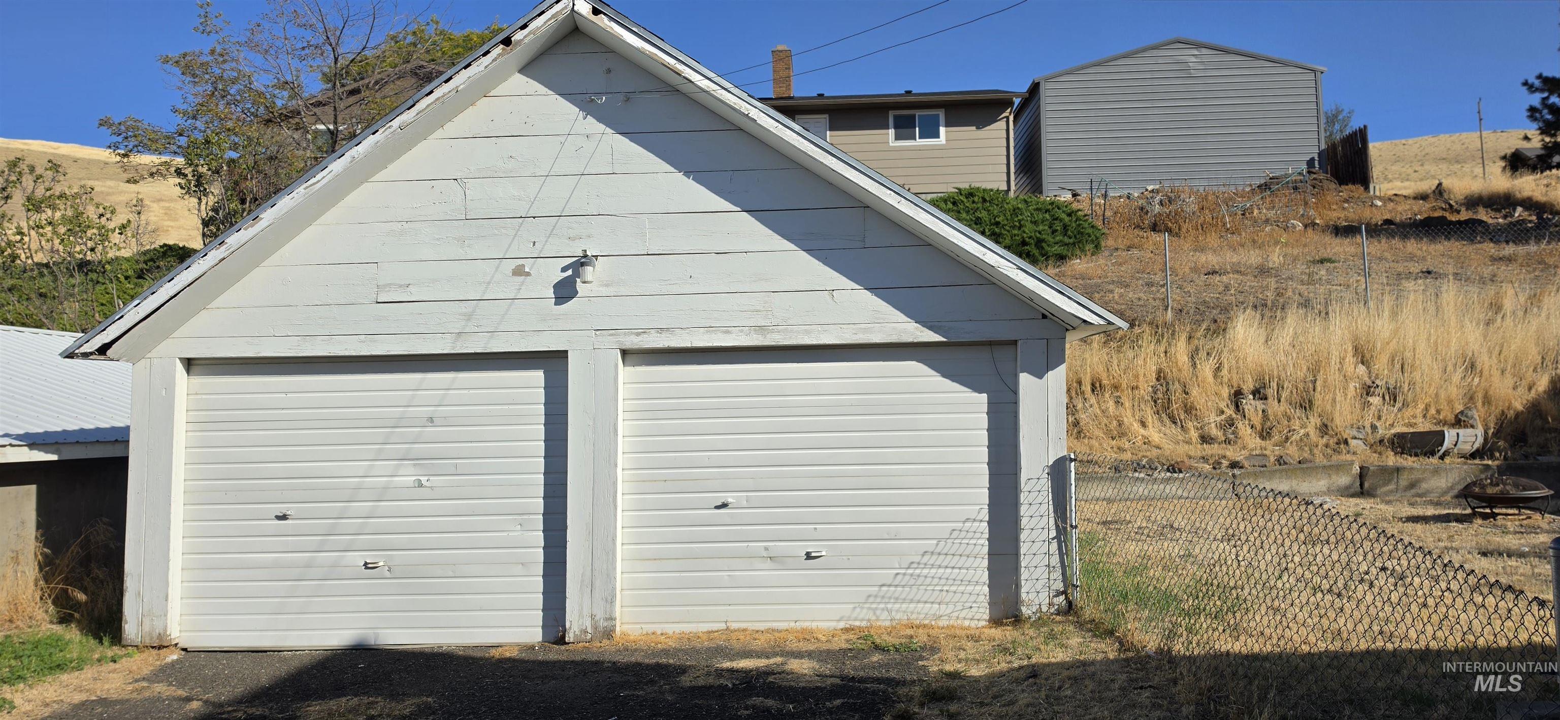 1627 Main Property Photo 22