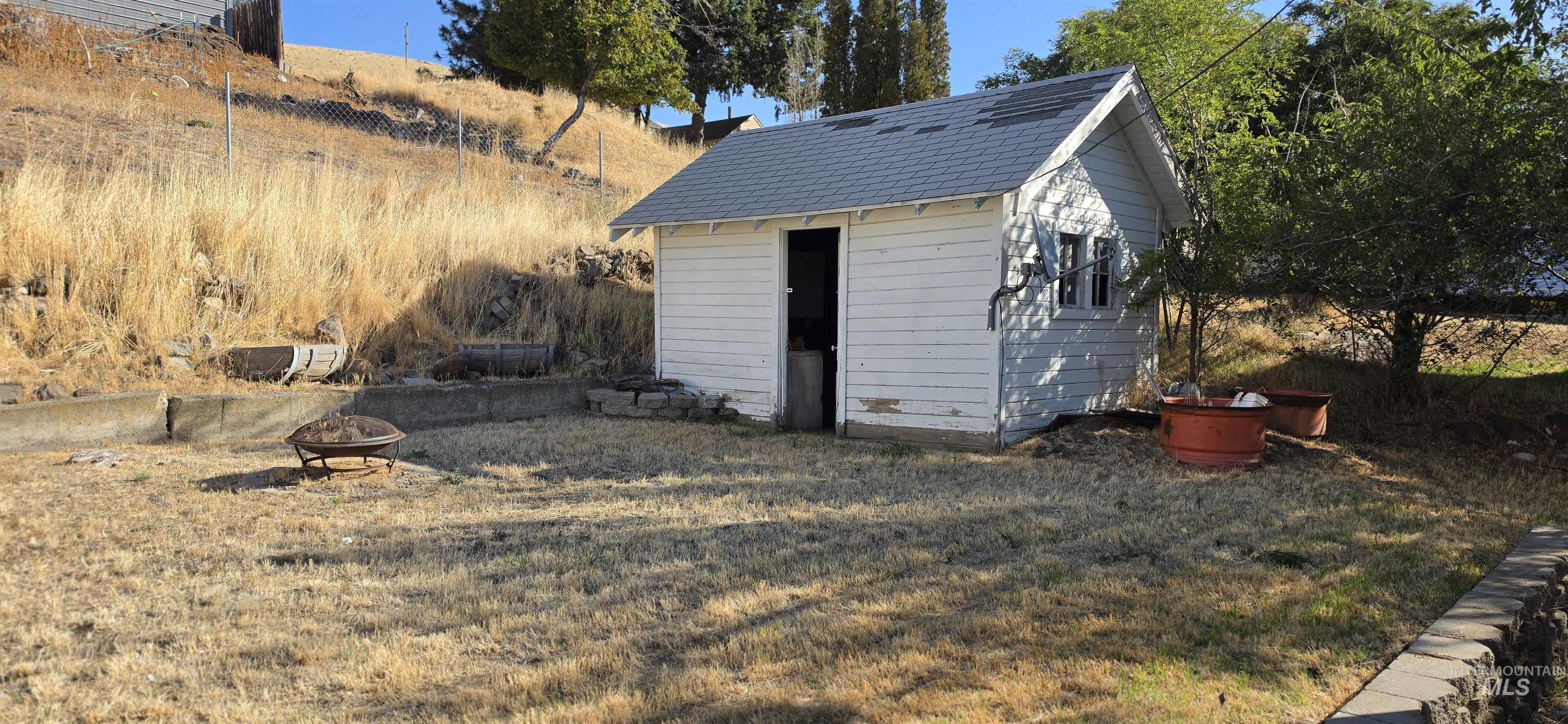 1627 Main Property Photo 23