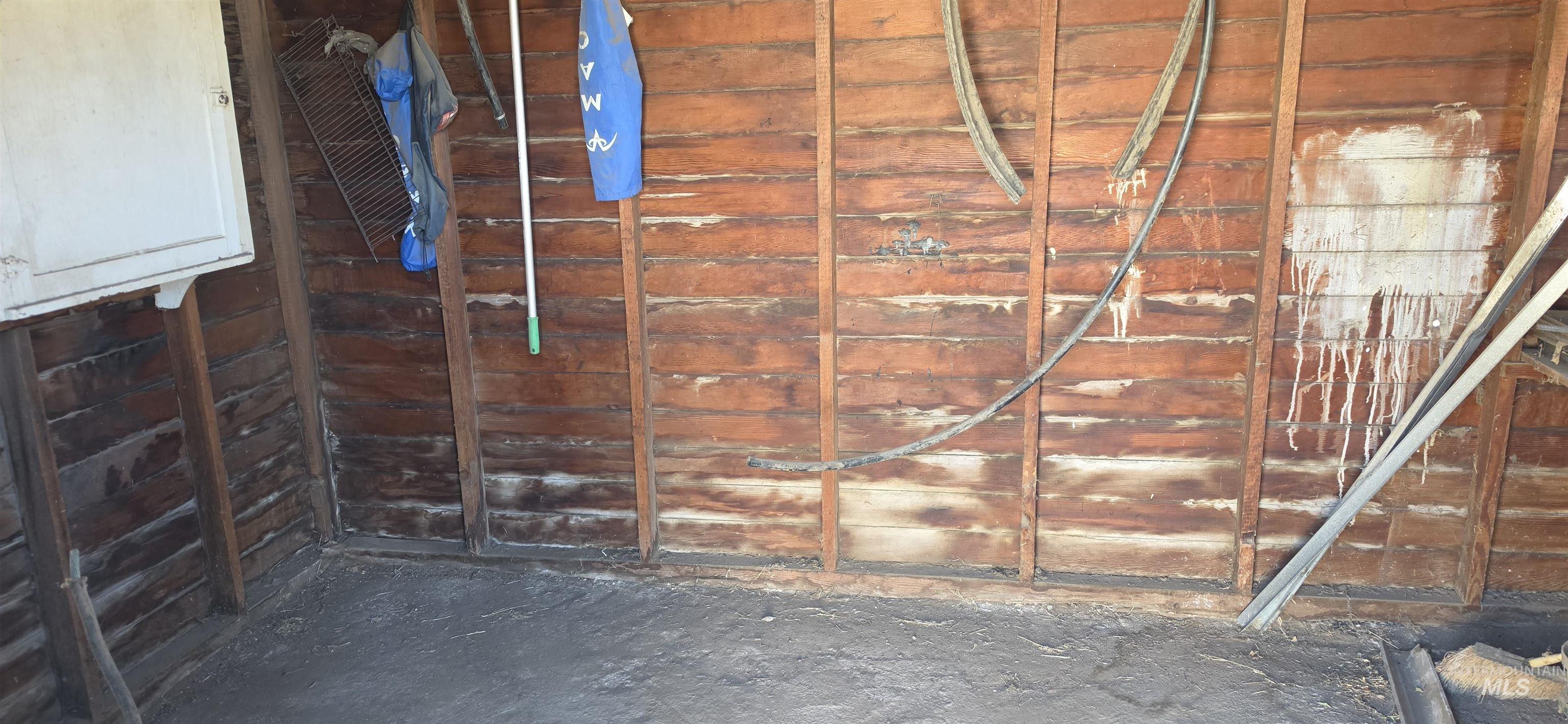 1627 Main Property Photo 24