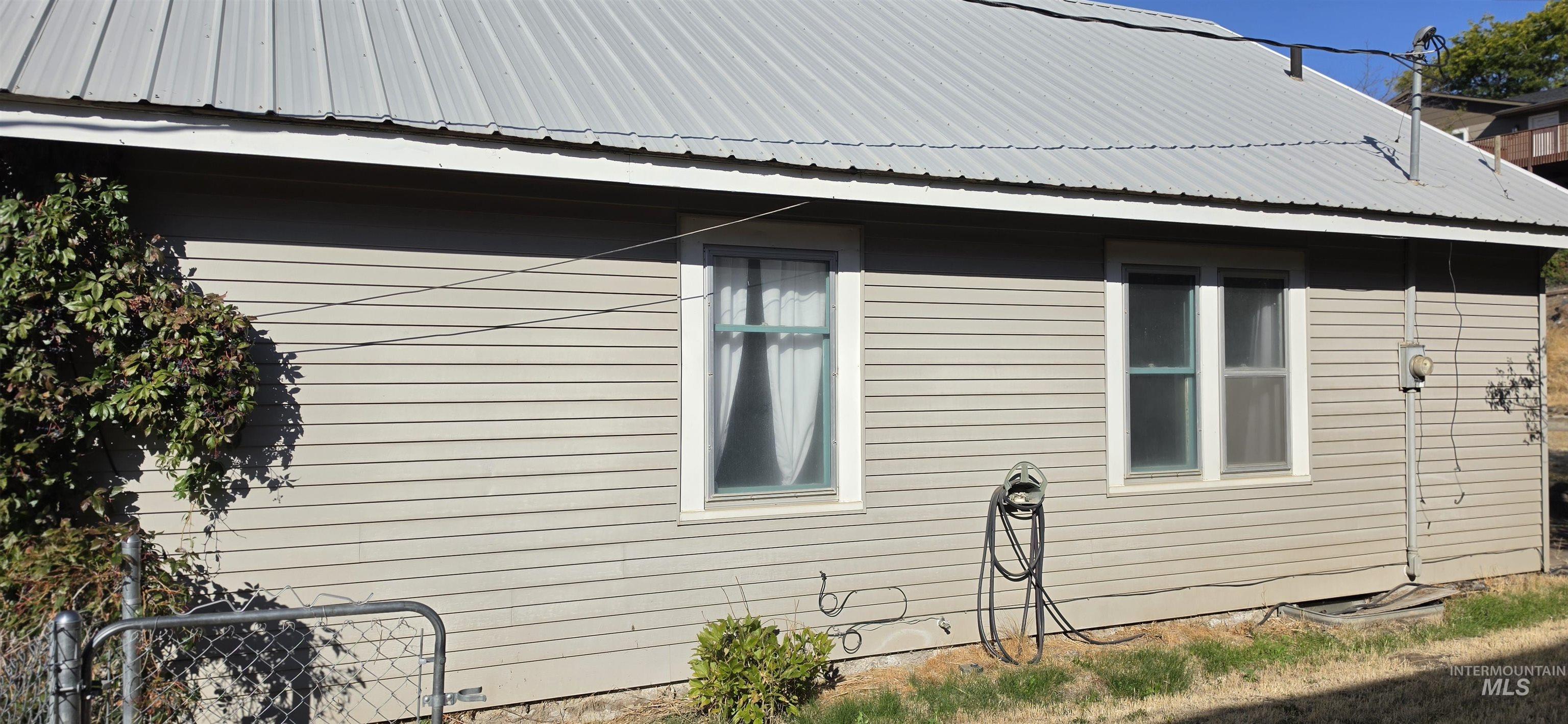 1627 Main Property Photo 27