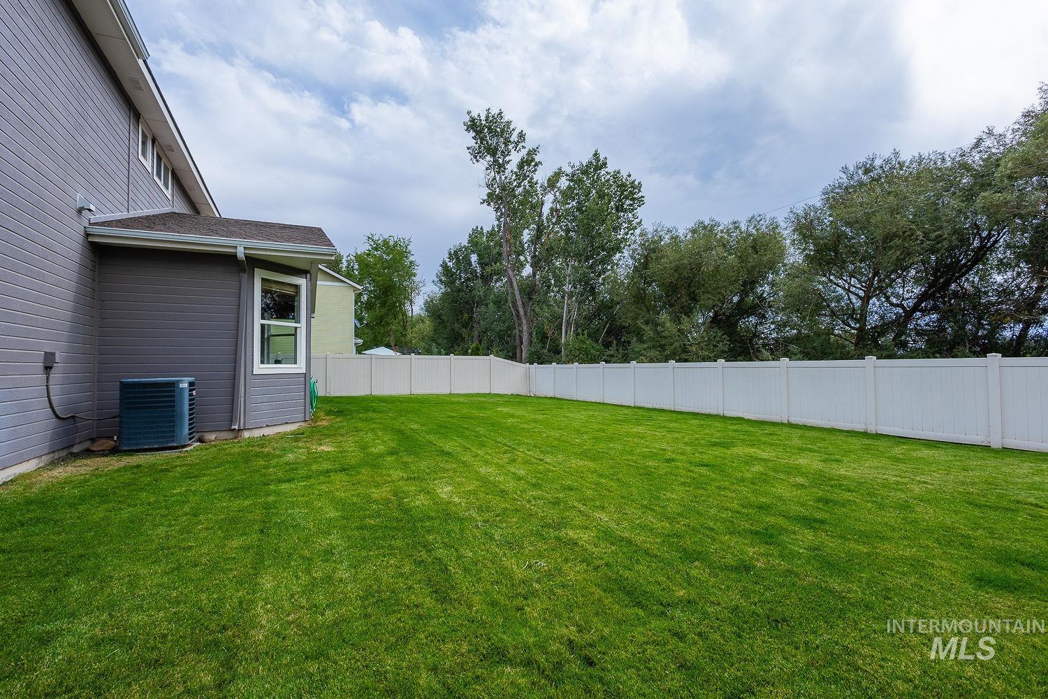 1030 N Powder River Dr Property Photo 10