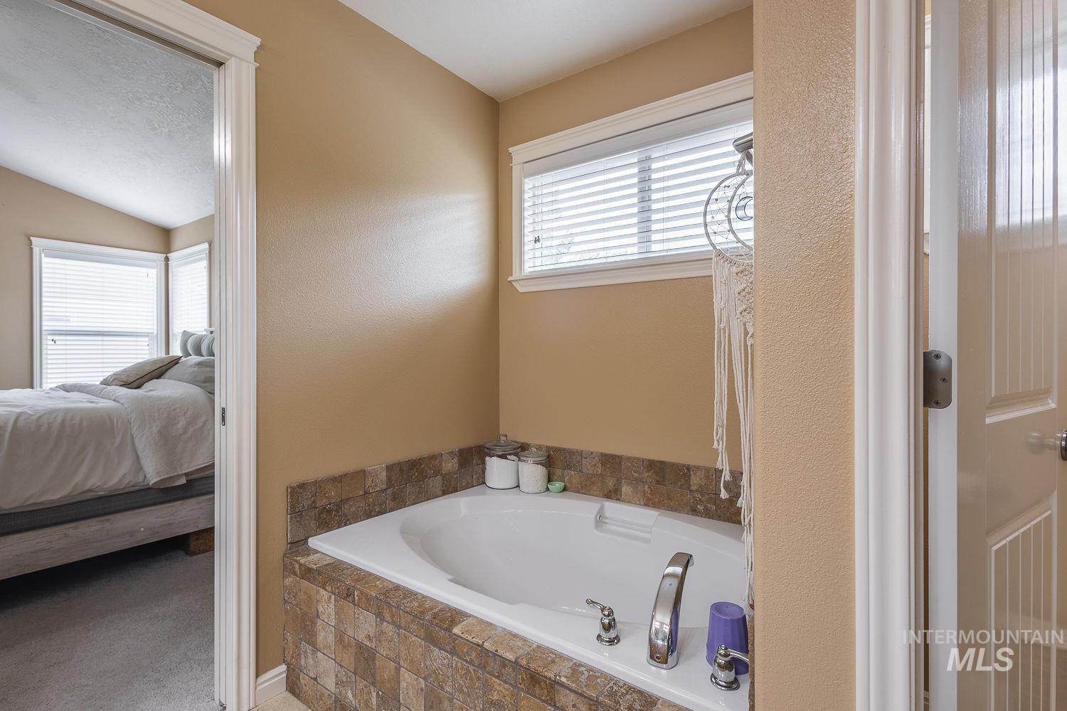 1030 N Powder River Dr Property Photo 31