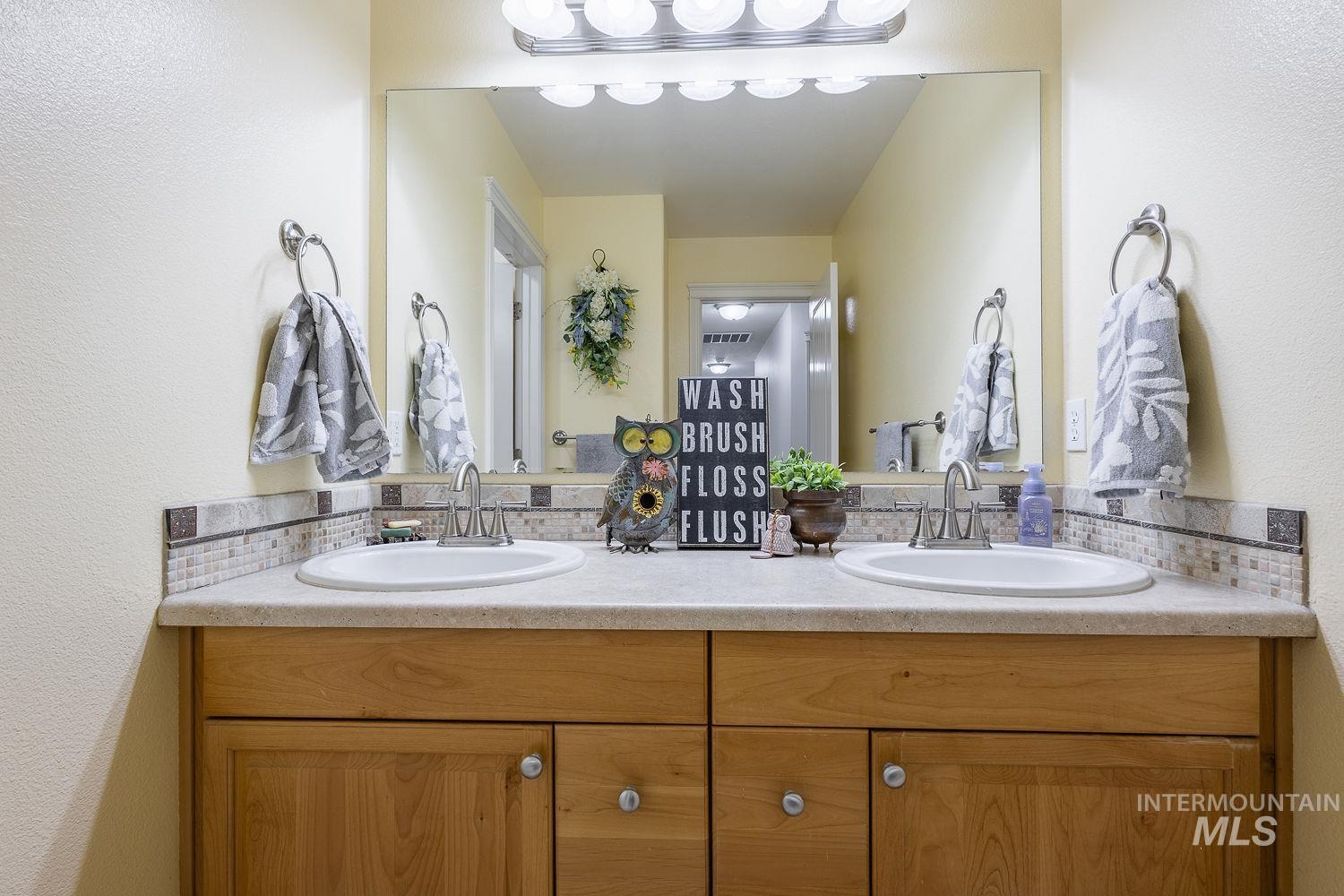 1030 N Powder River Dr Property Photo 36