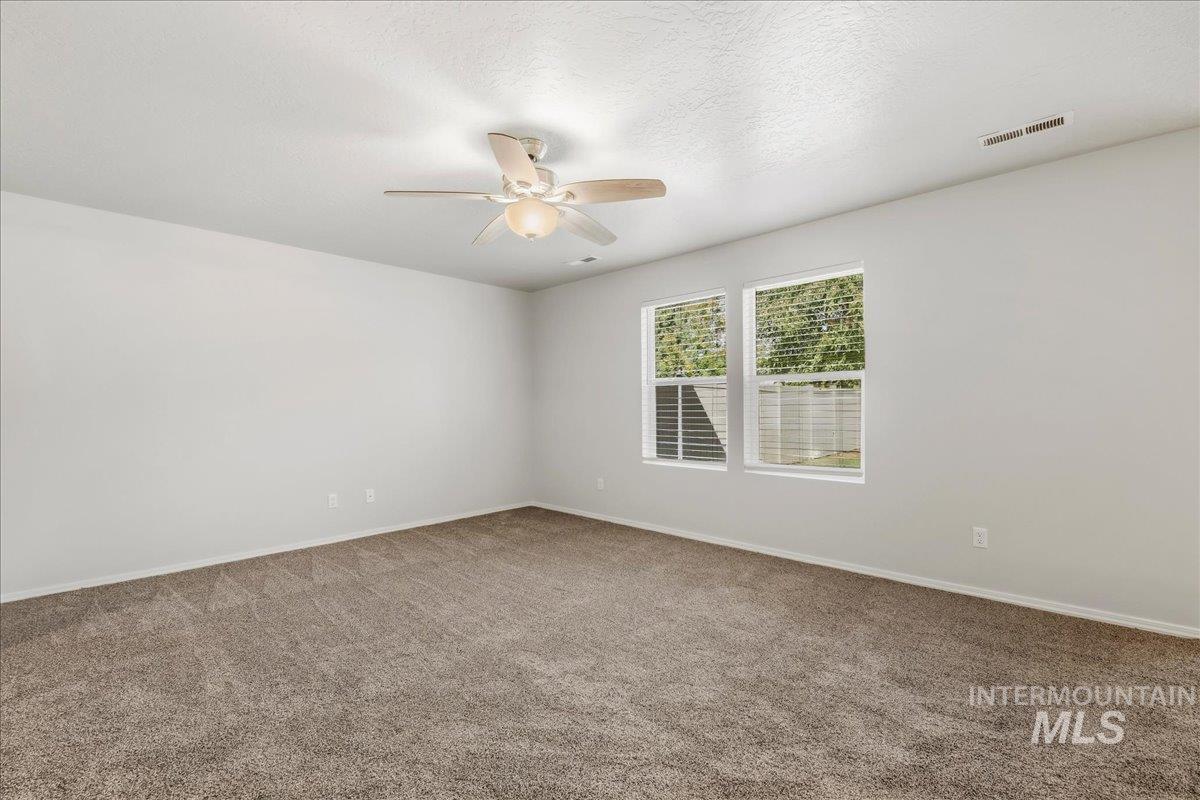 862 W Woodpine St Property Photo 6