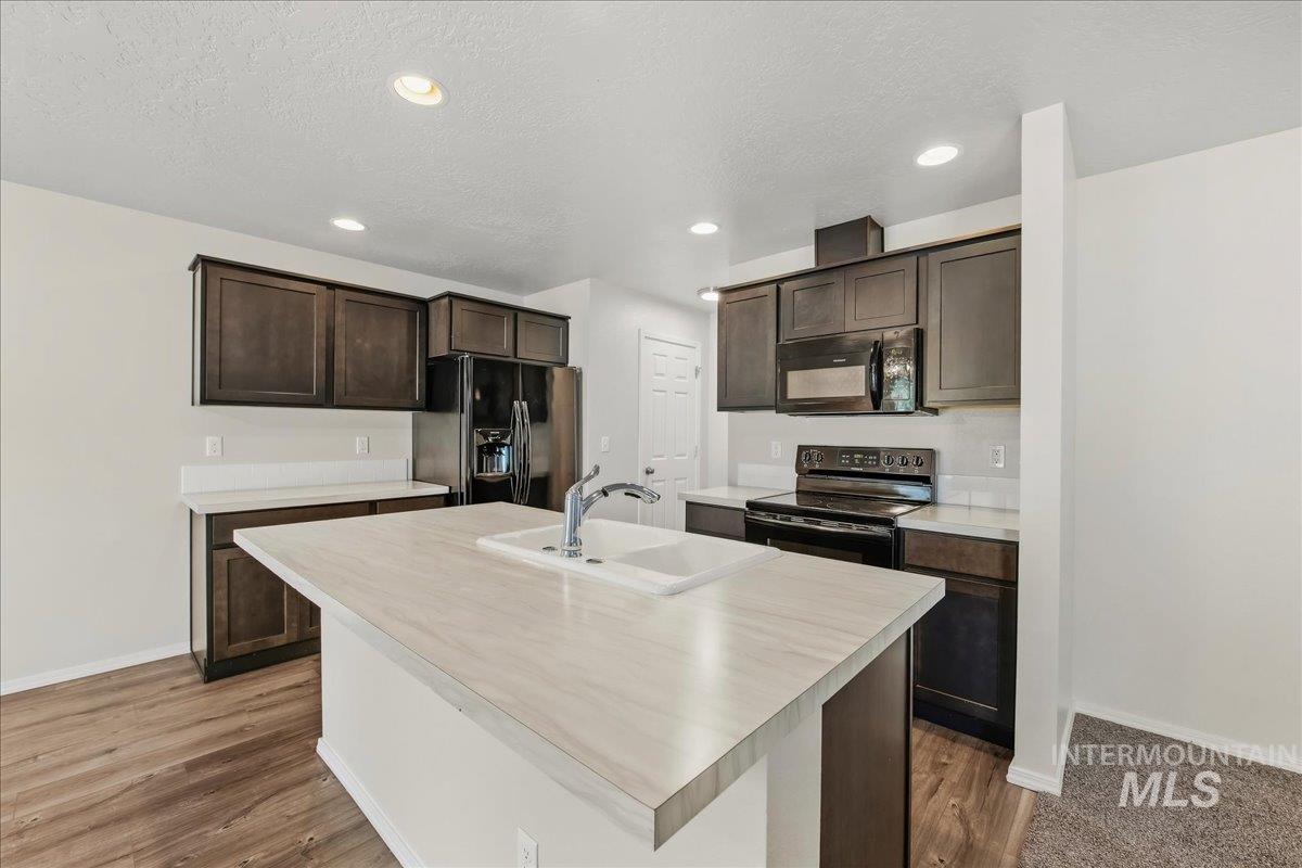 862 W Woodpine St Property Photo 10