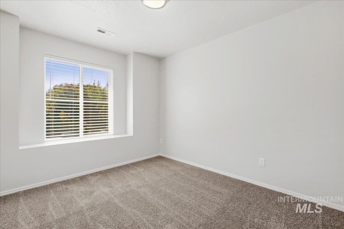 862 W Woodpine St Property Photo 15