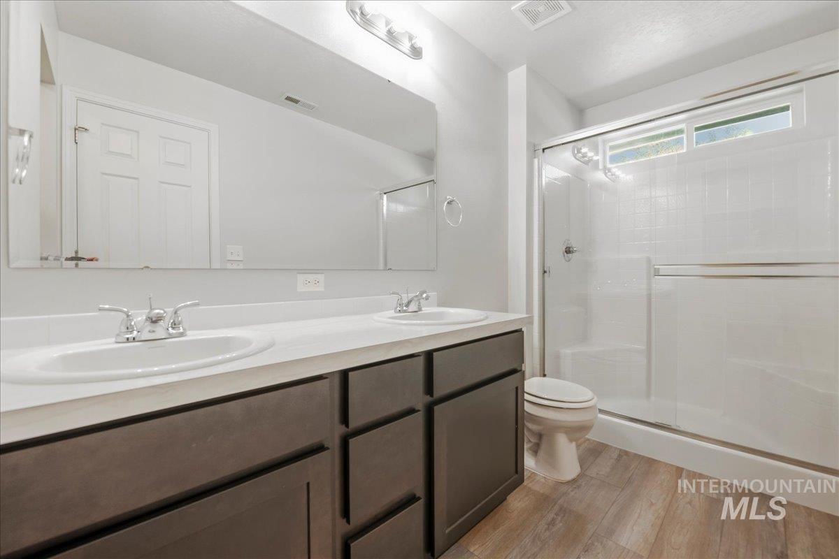 862 W Woodpine St Property Photo 16