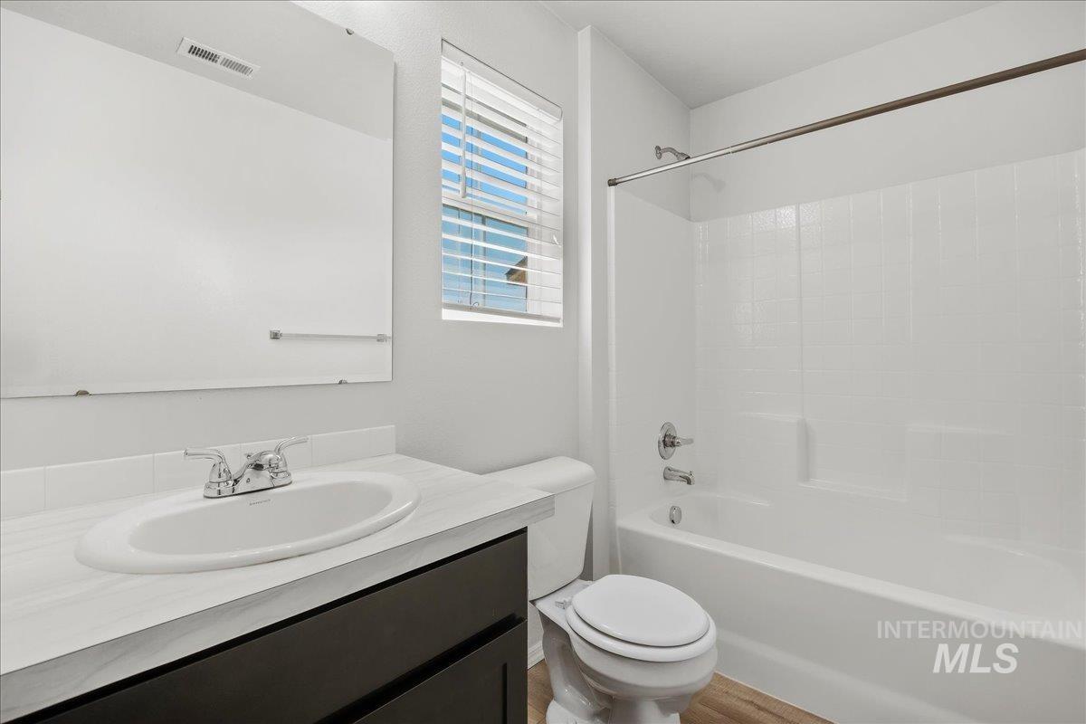 862 W Woodpine St Property Photo 17