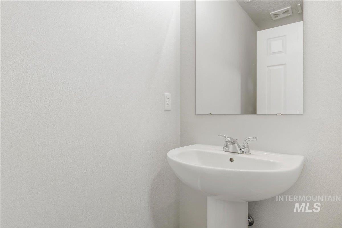 862 W Woodpine St Property Photo 18
