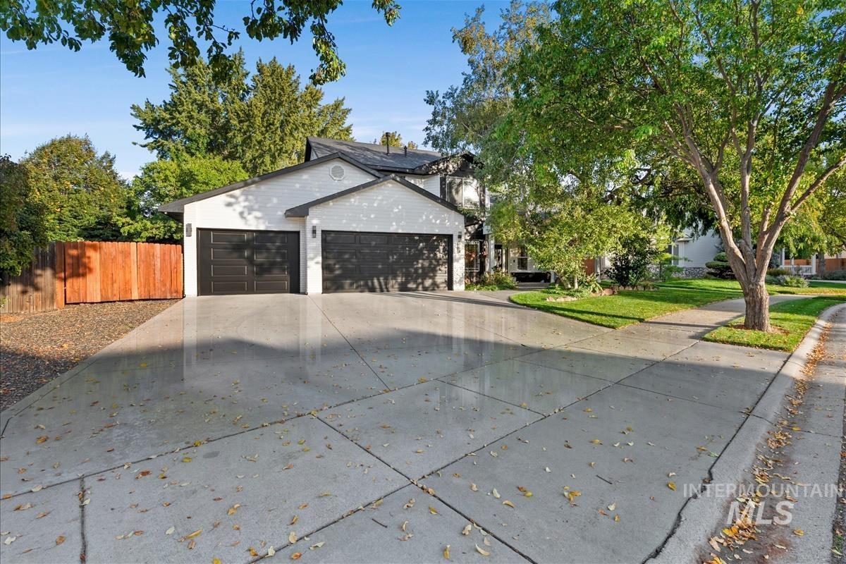 2734 S Pine Flats Ave Property Photo 1