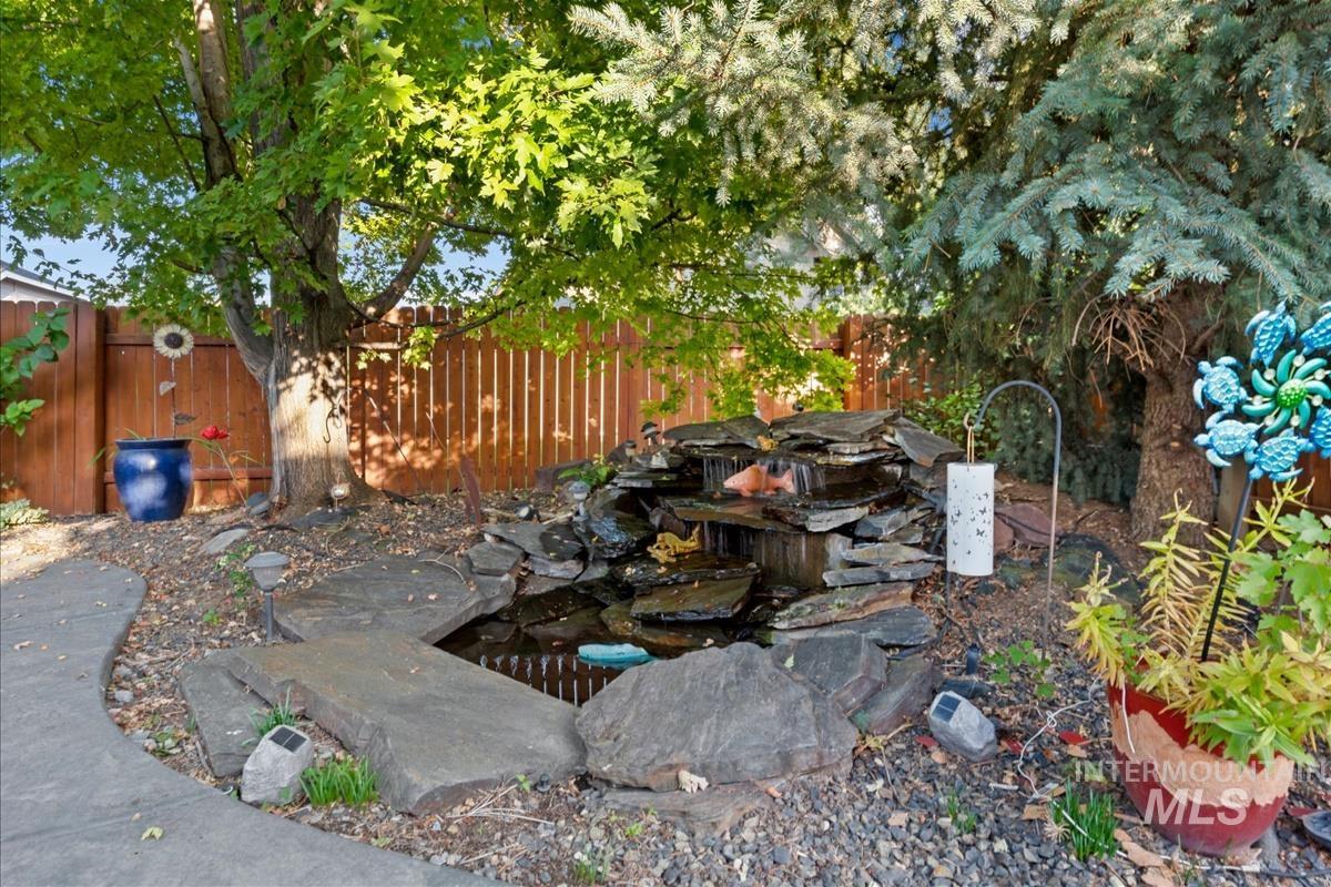 2734 S Pine Flats Ave Property Photo 44
