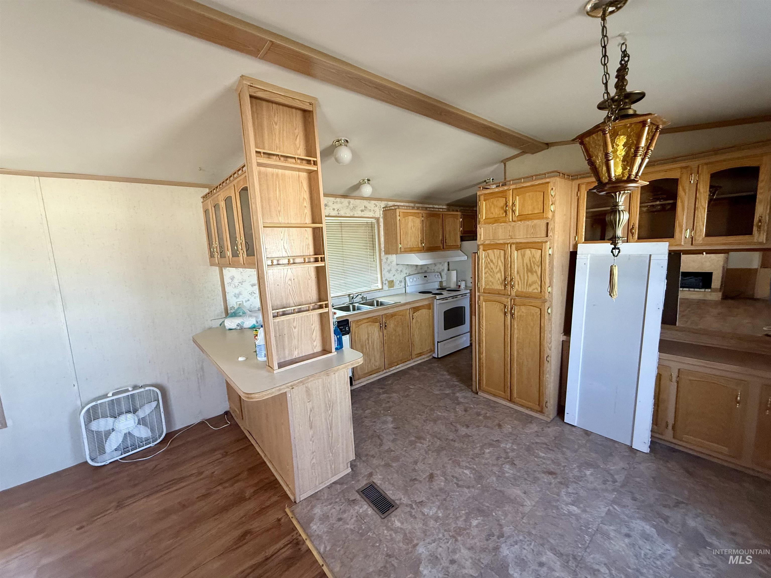 1410 N Midland Blvd Property Photo 4