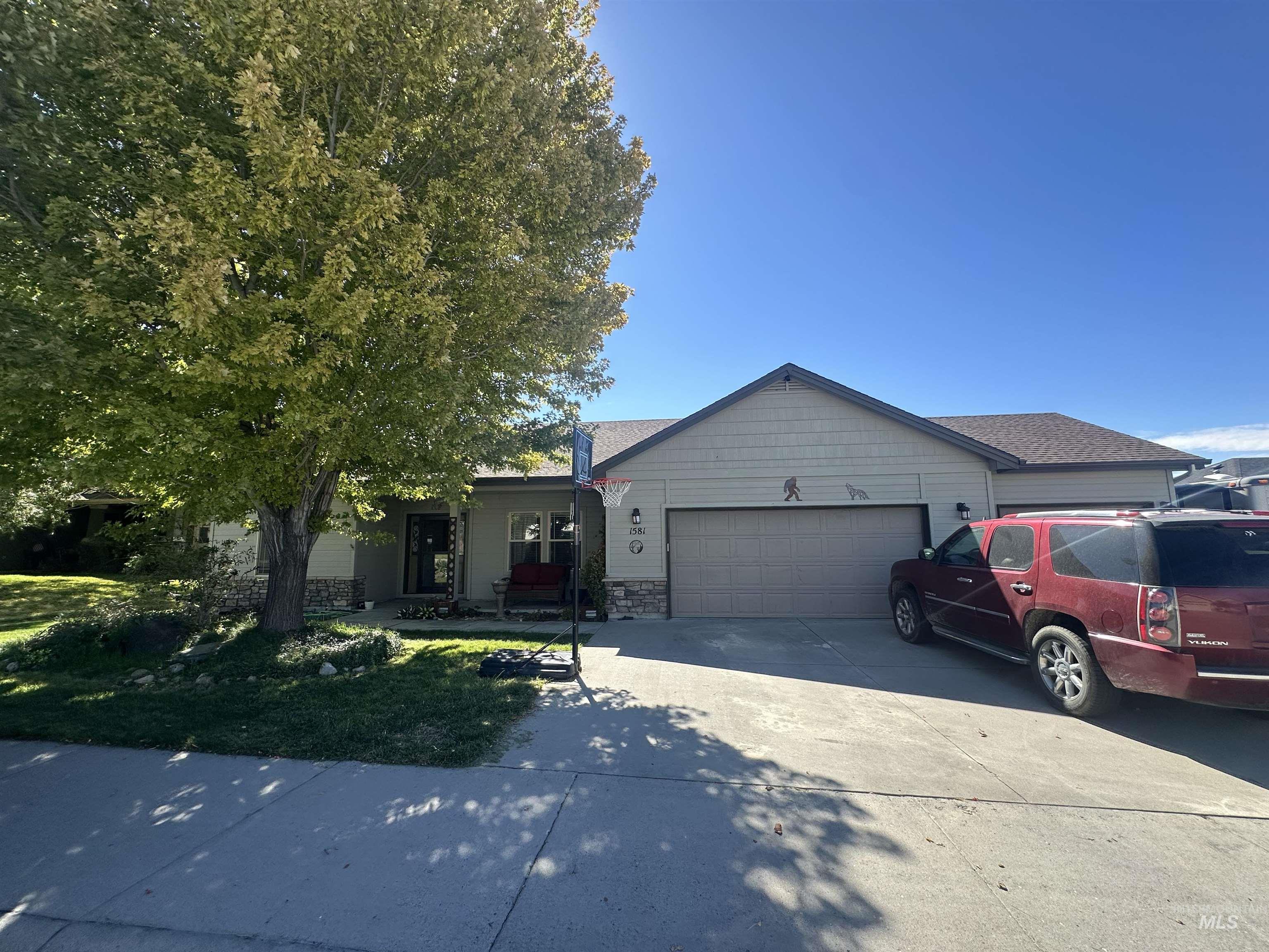 1581 Ne Bedrock St Property Photo 1