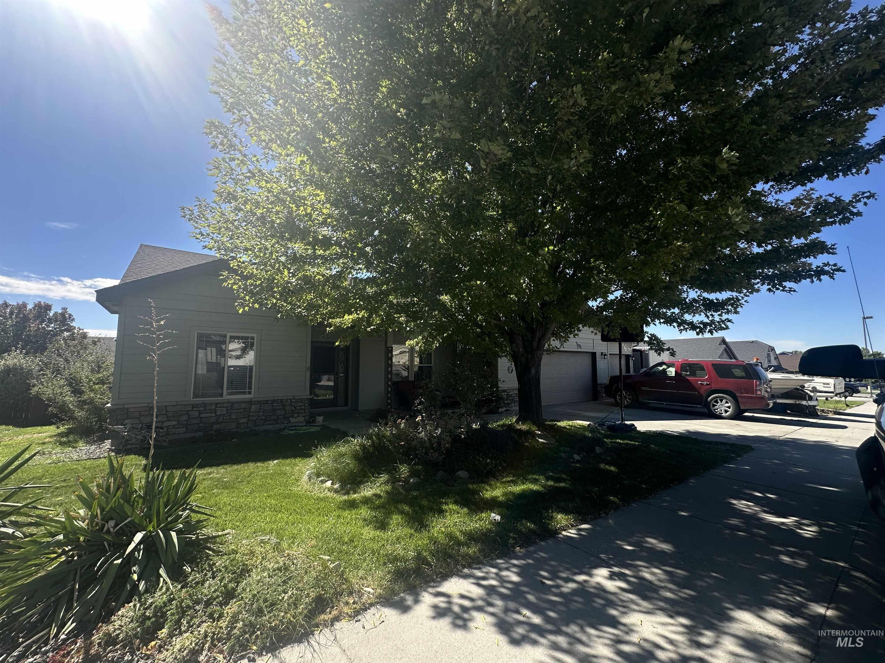 1581 Ne Bedrock St Property Photo 2