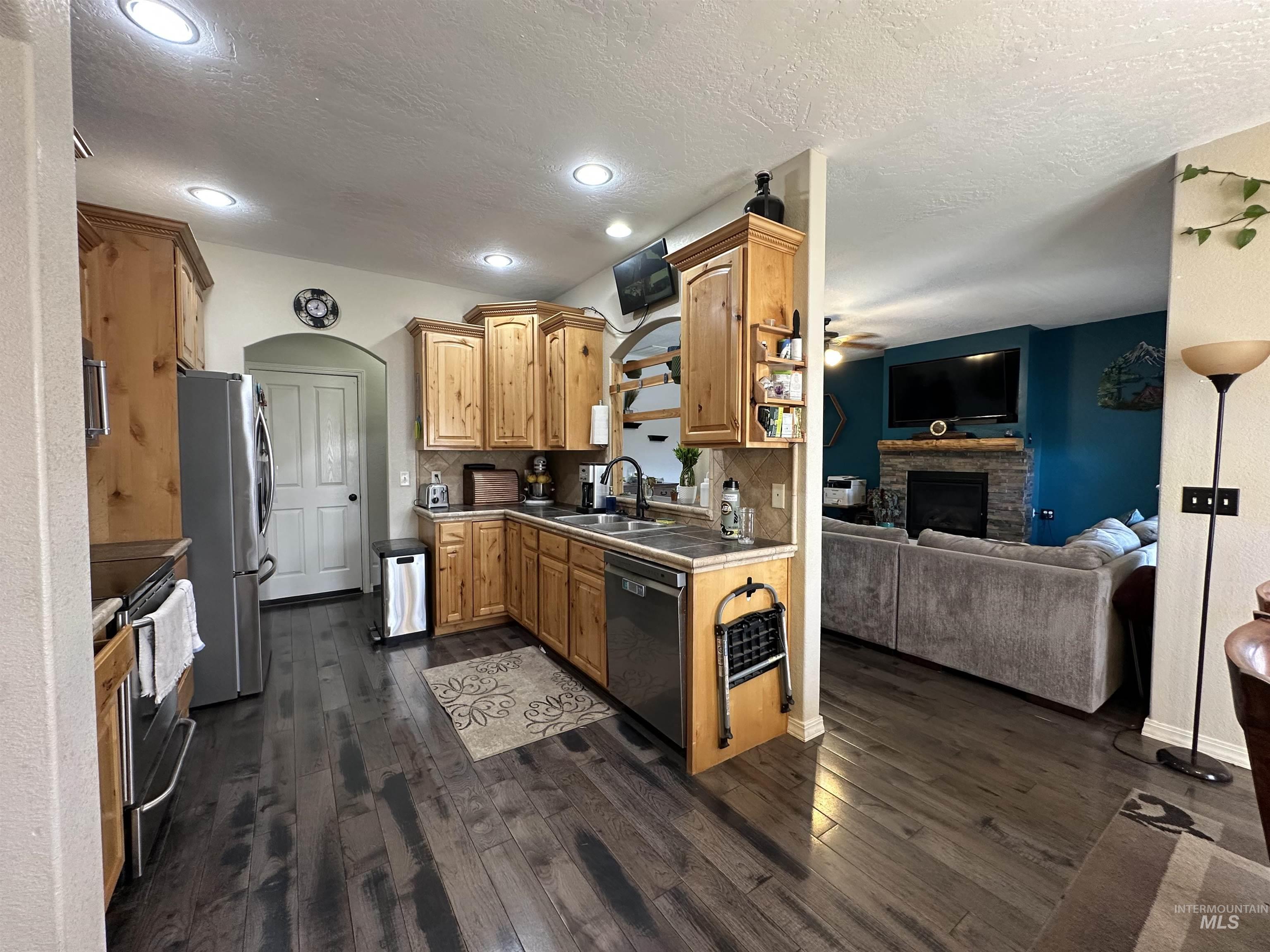 1581 Ne Bedrock St Property Photo 6