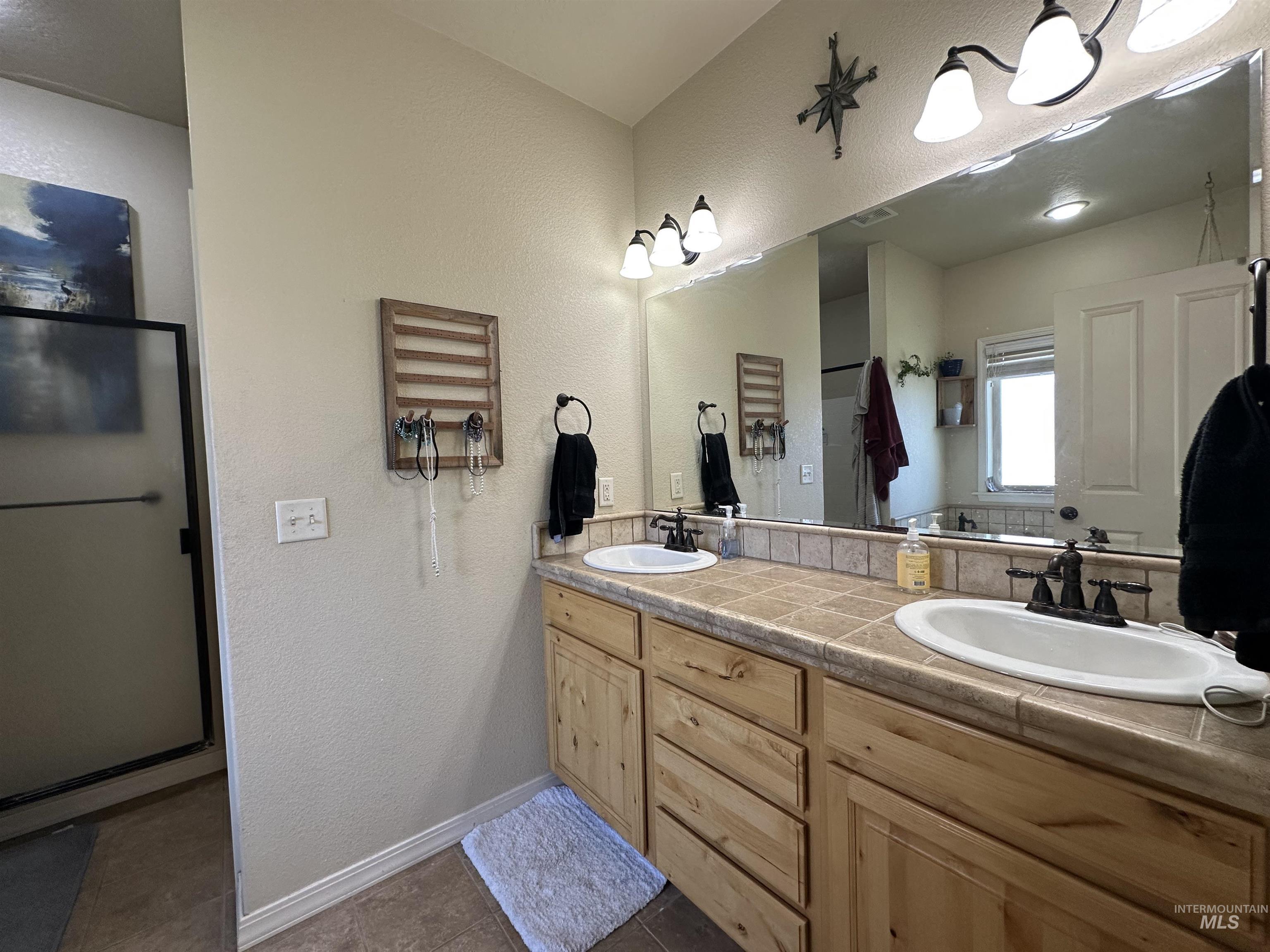 1581 Ne Bedrock St Property Photo 10