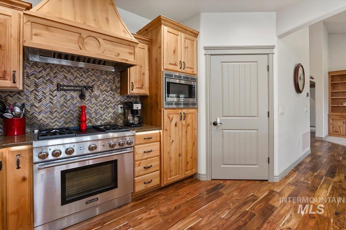 2433 Blick Property Photo 12