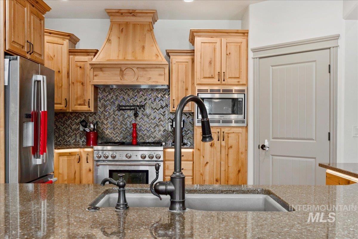 2433 Blick Property Photo 17