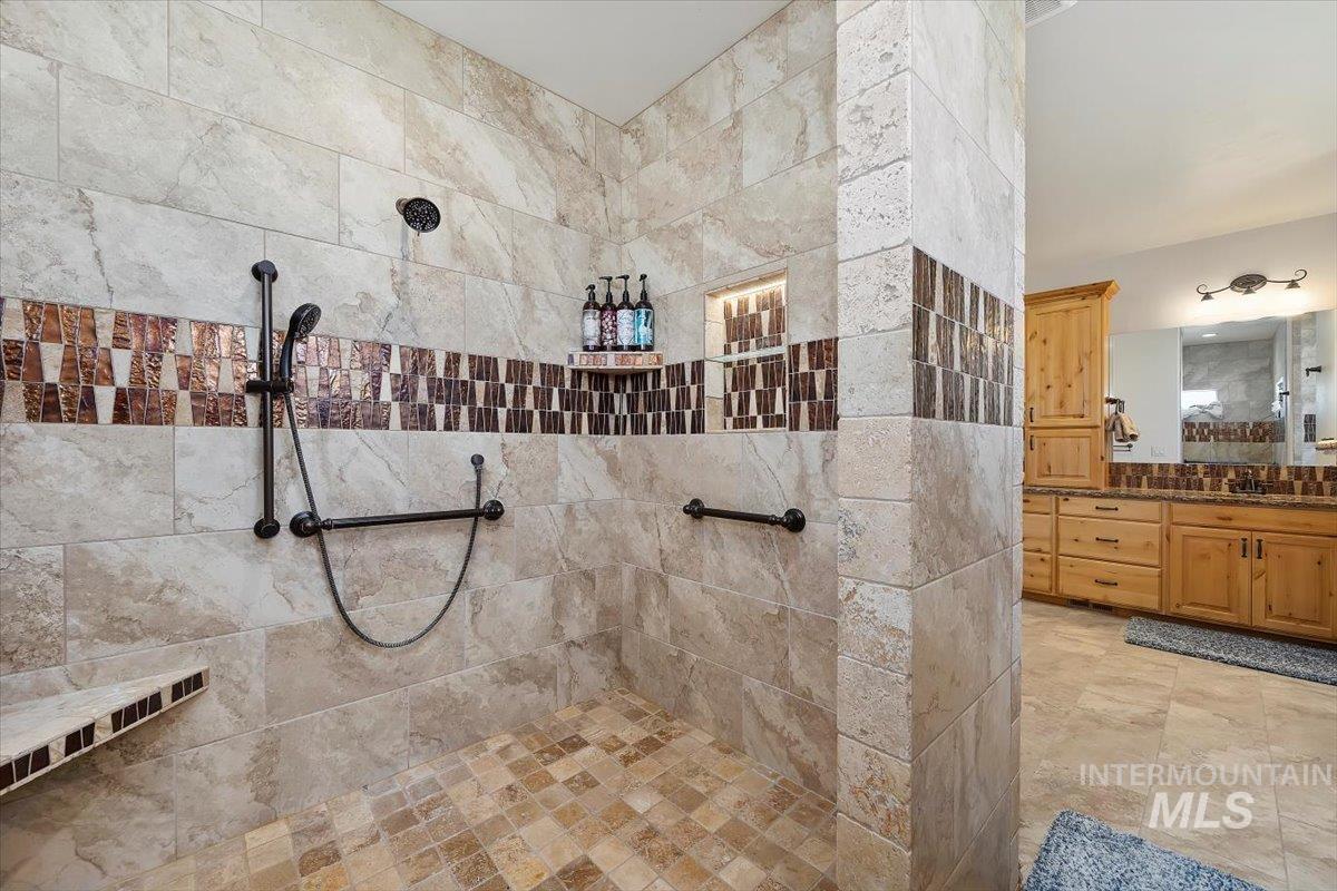 2433 Blick Property Photo 24