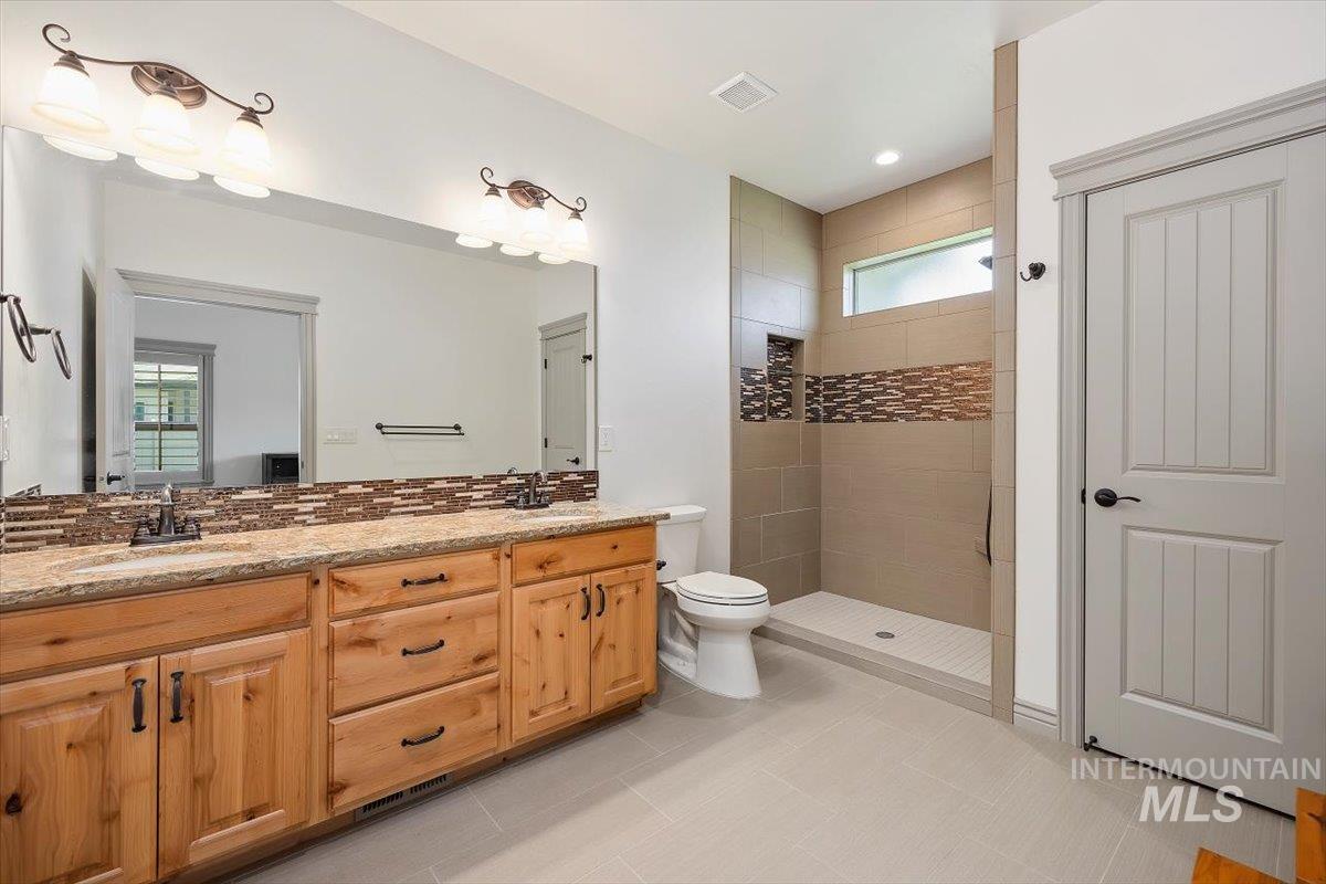 2433 Blick Property Photo 27