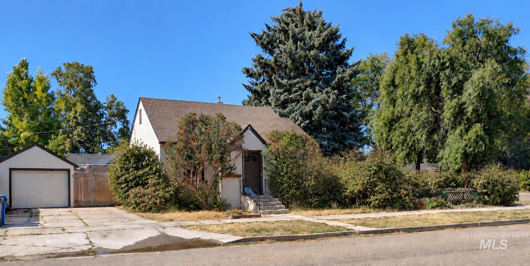 403 E Lincoln Property Photo 1