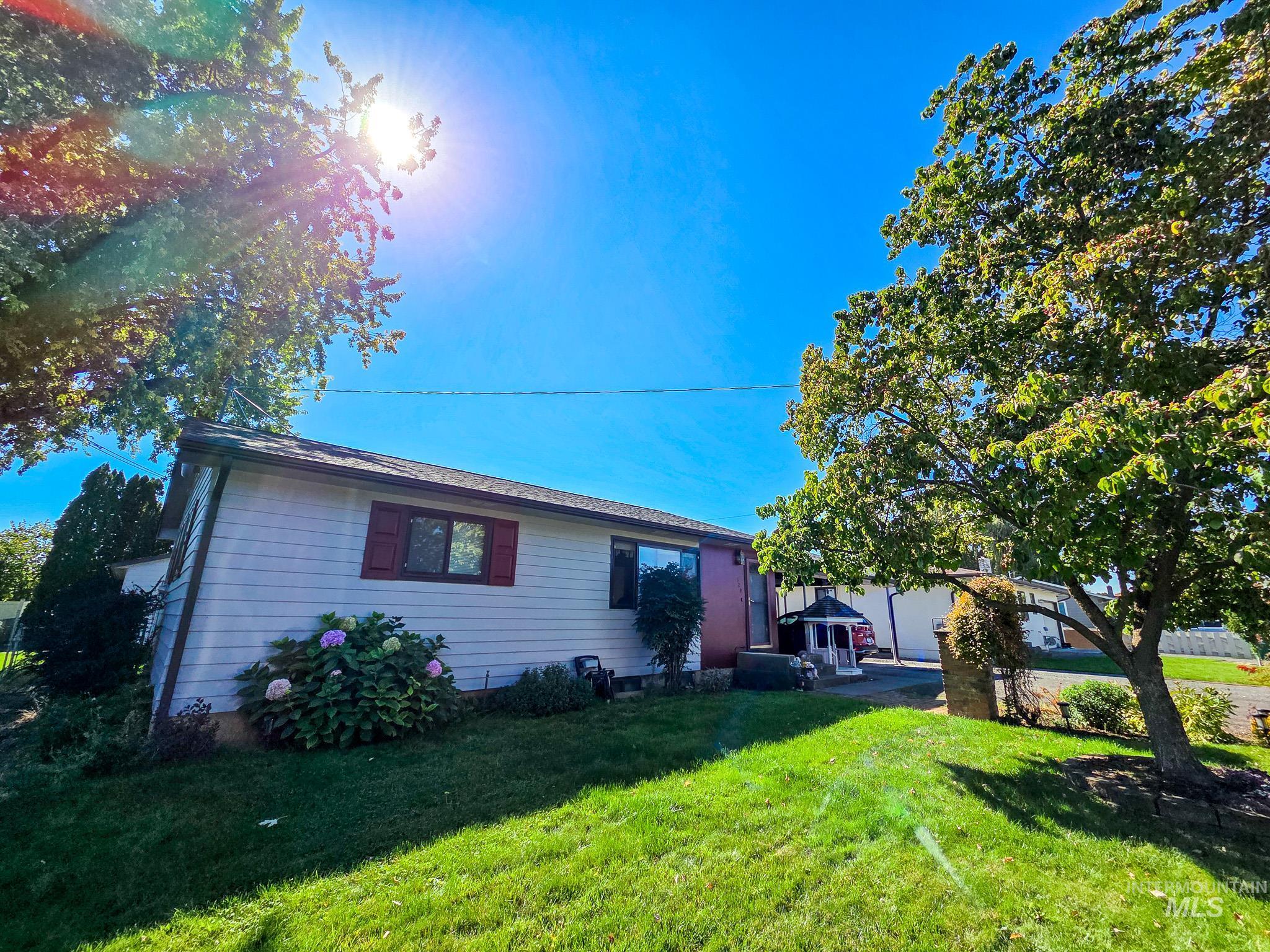 624 Airway Ave Property Photo 1