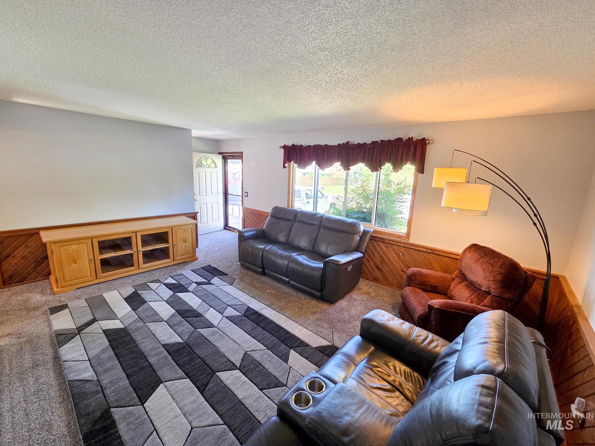 624 Airway Ave Property Photo 4