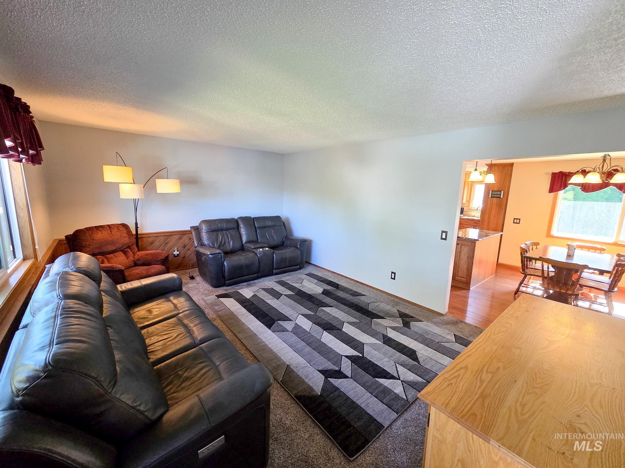 624 Airway Ave Property Photo 5