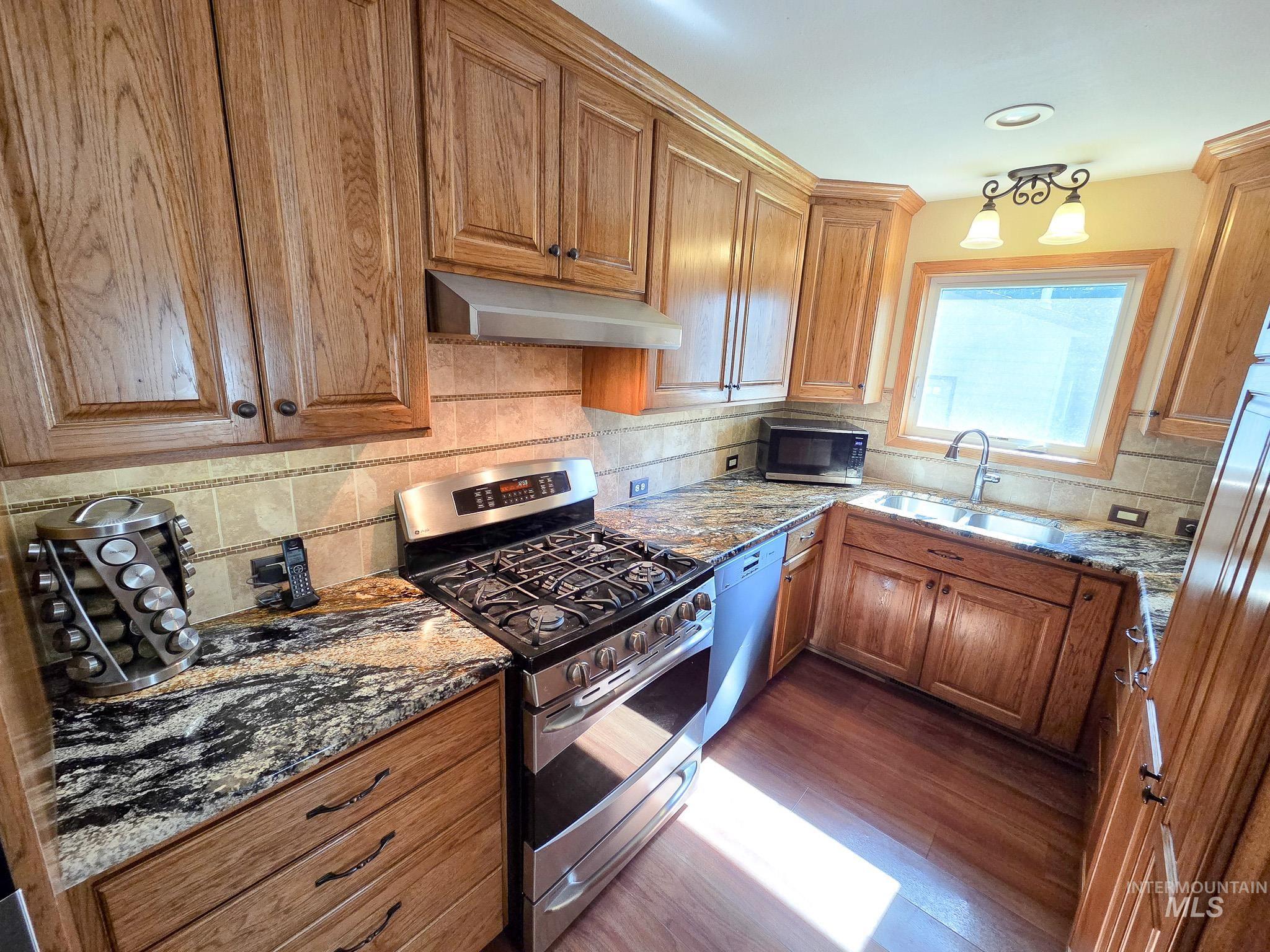 624 Airway Ave Property Photo 7