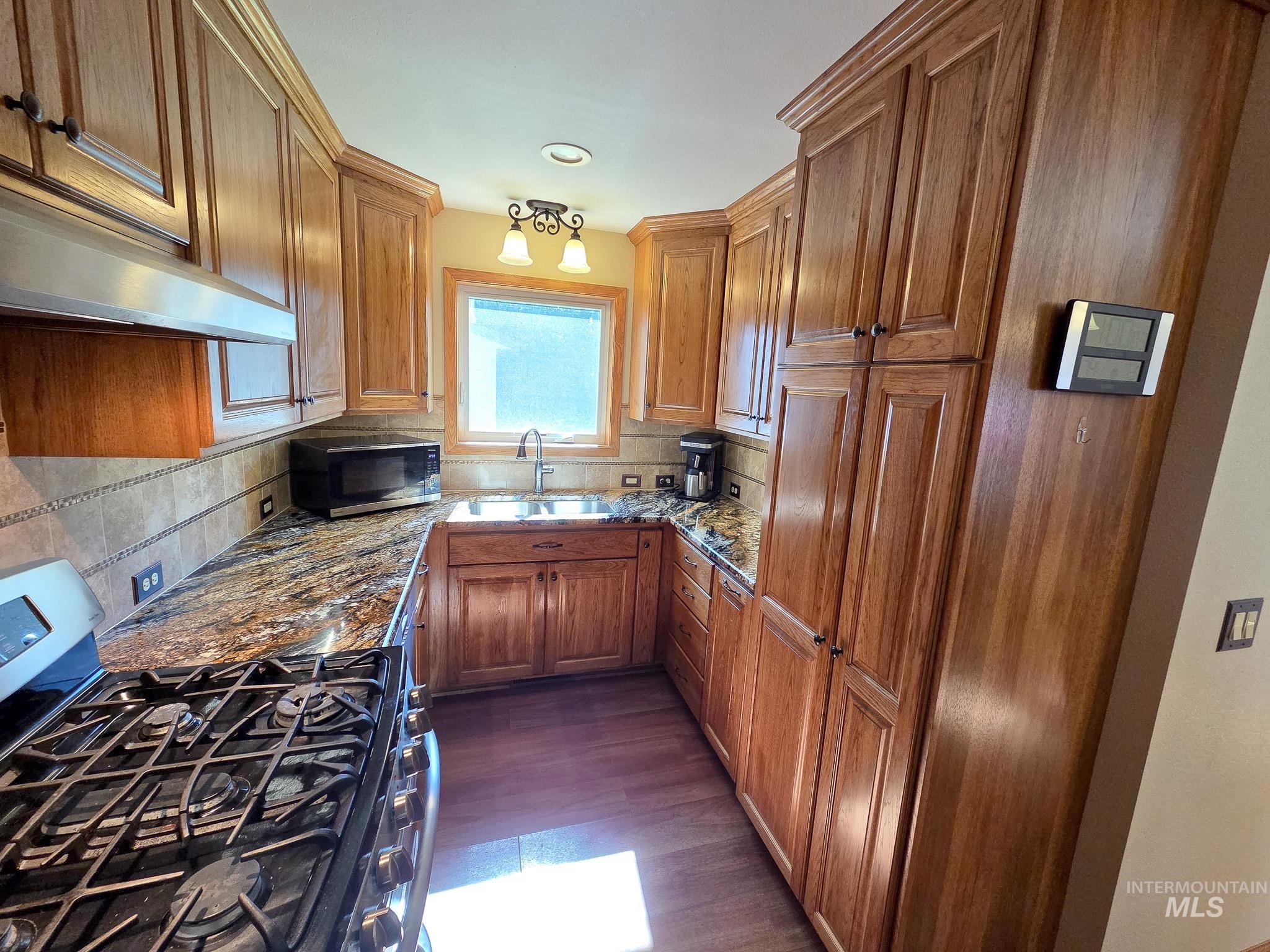 624 Airway Ave Property Photo 8