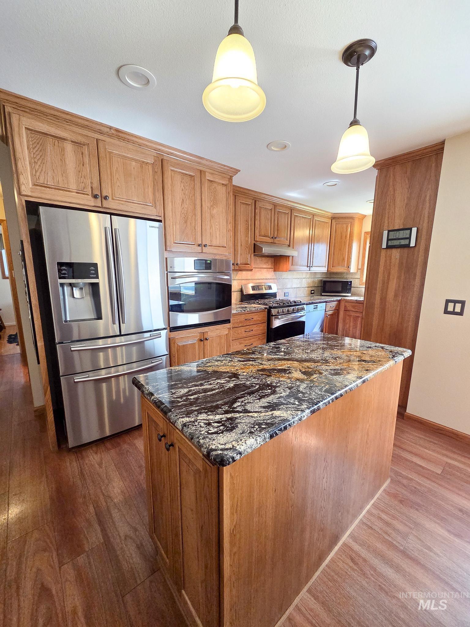 624 Airway Ave Property Photo 16
