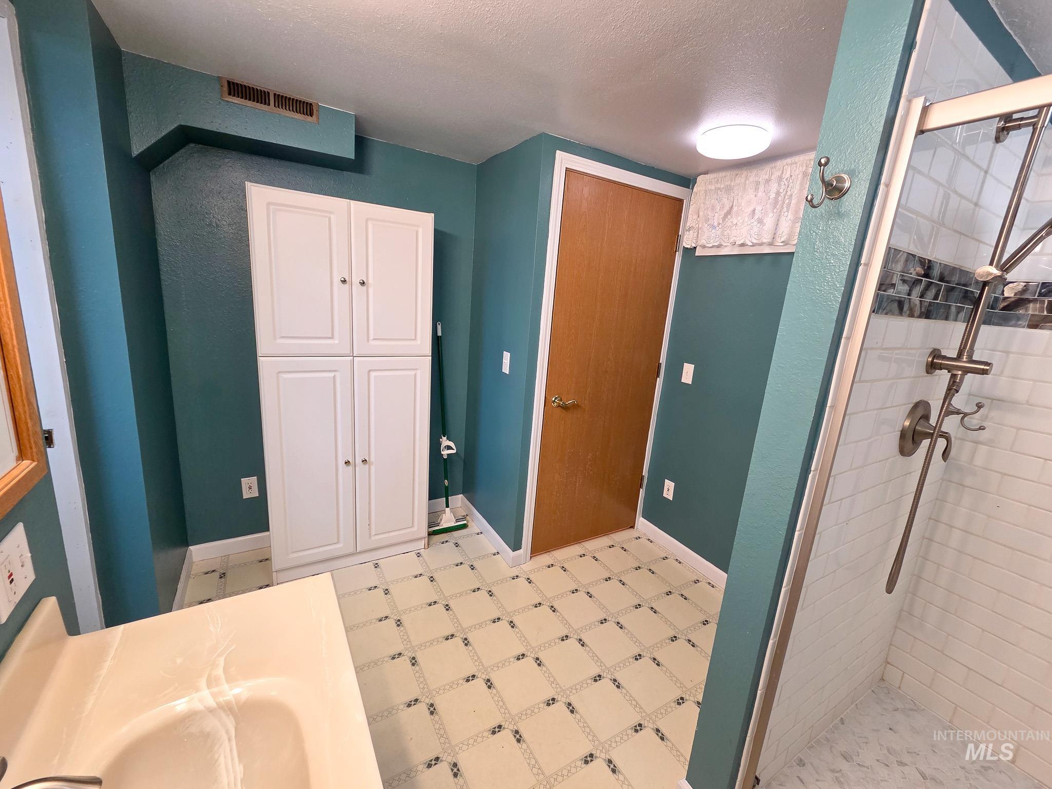 624 Airway Ave Property Photo 30